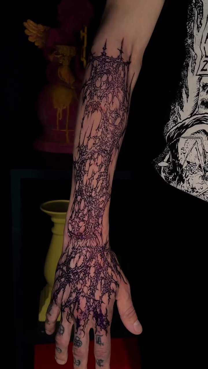 Abstract organic pattern on arm cyber sigilism tattoo on the upper arm by Seattle Cybersigilism Tattoo Horror