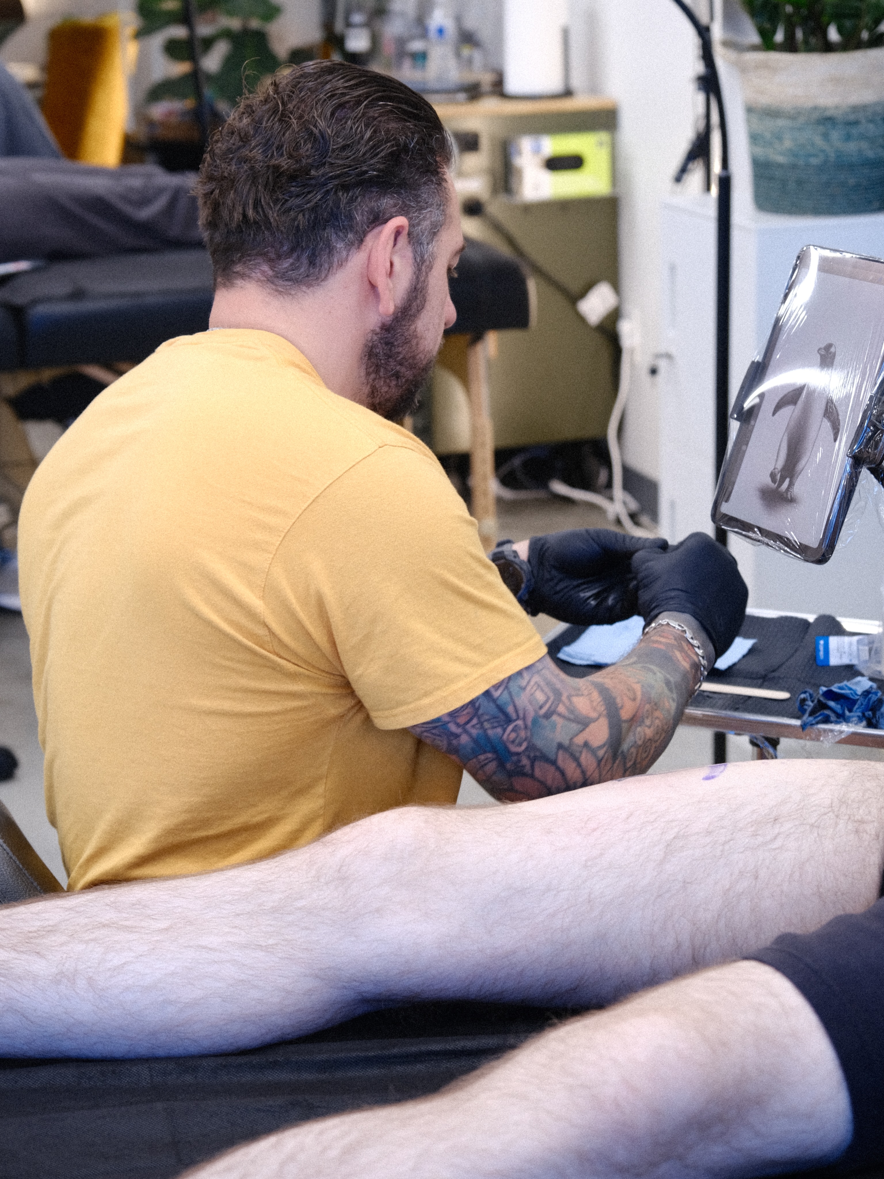 Floral design American traditional tattoo on the leg by Anna