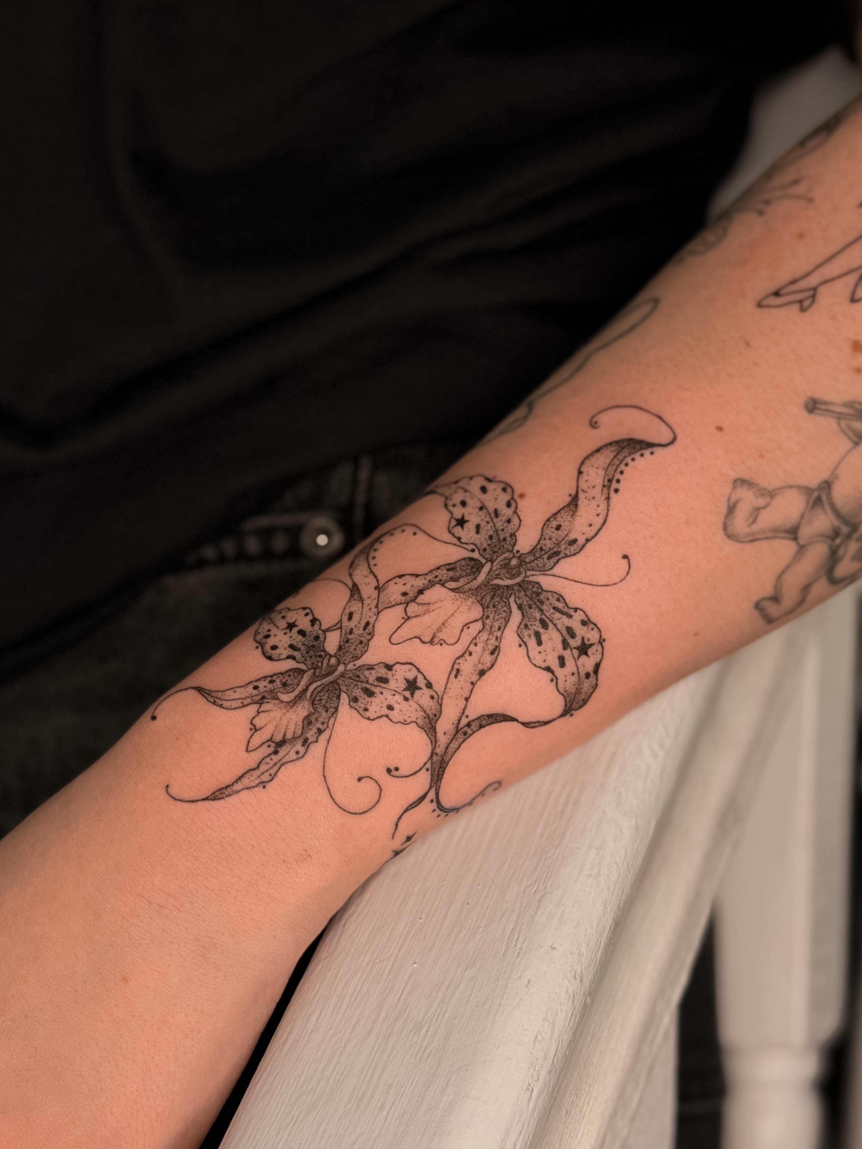 Tattoo by @aholladaytattoo — black_and_grey