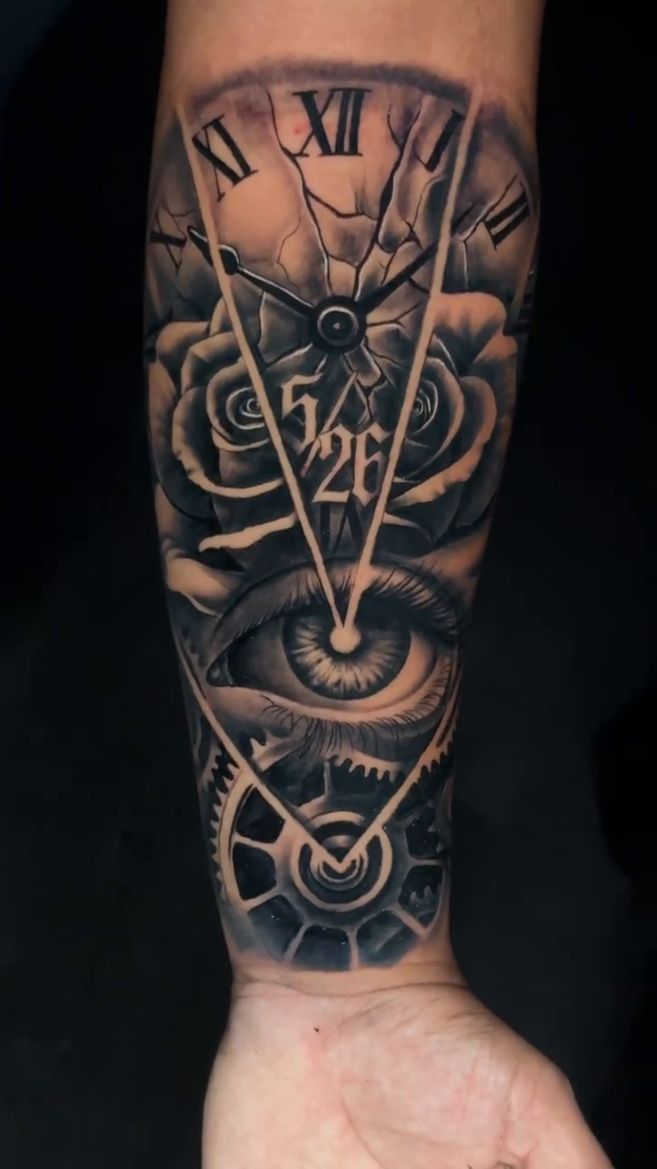 Tattoo by @arthurvolper — black_and_grey, realism
