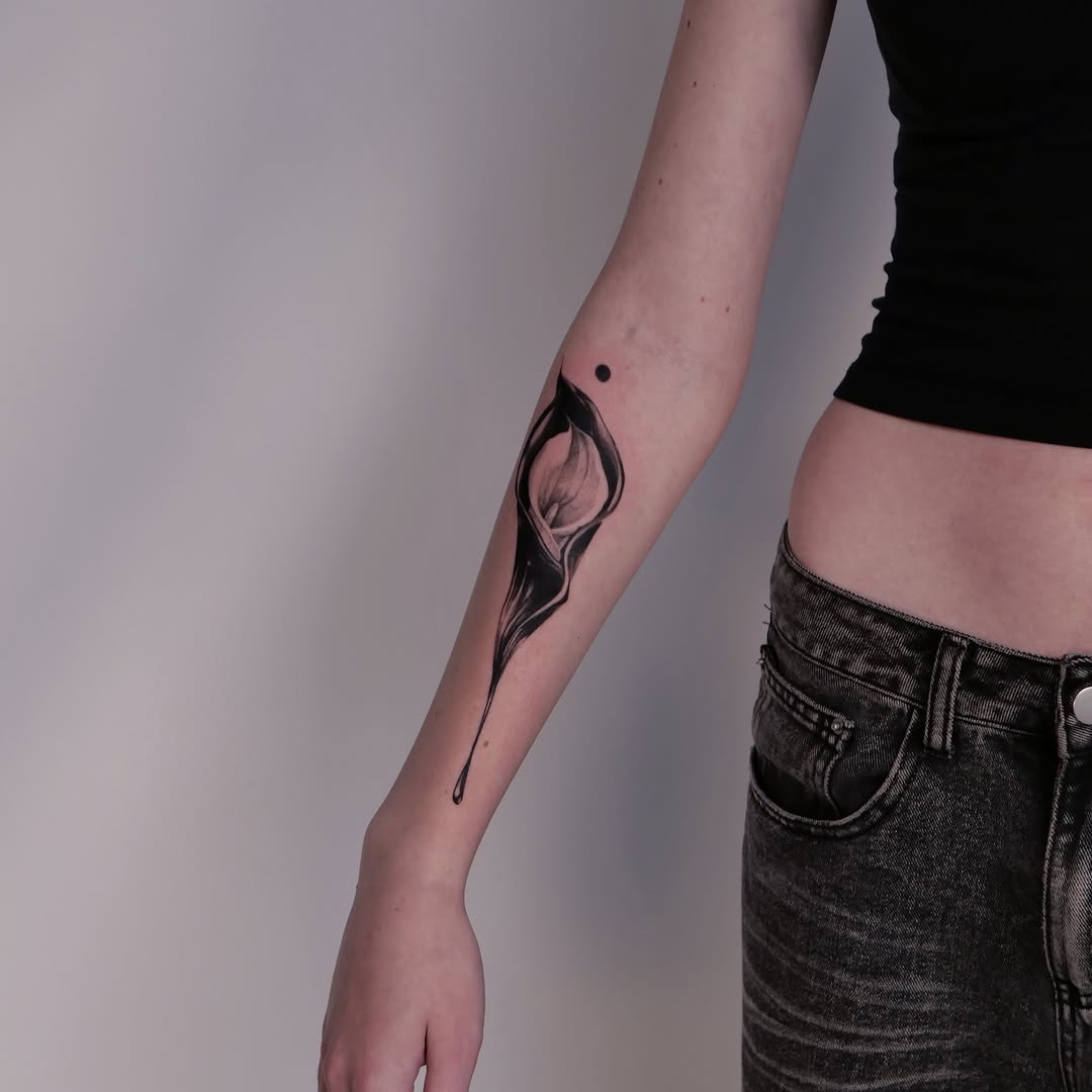 Calla lily flower fine line tattoo on the forearm by Mané, Portland, Oregon