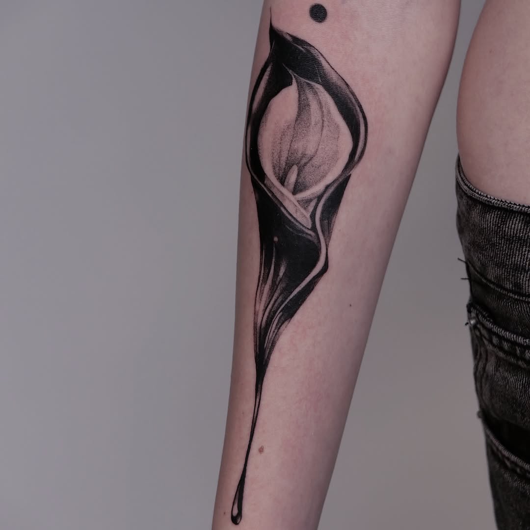 Calla lily flower fine line tattoo on the forearm by Mané, Portland, Oregon