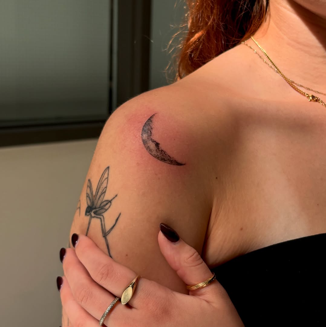 Tattoo by @erinhasagun β black_and_grey