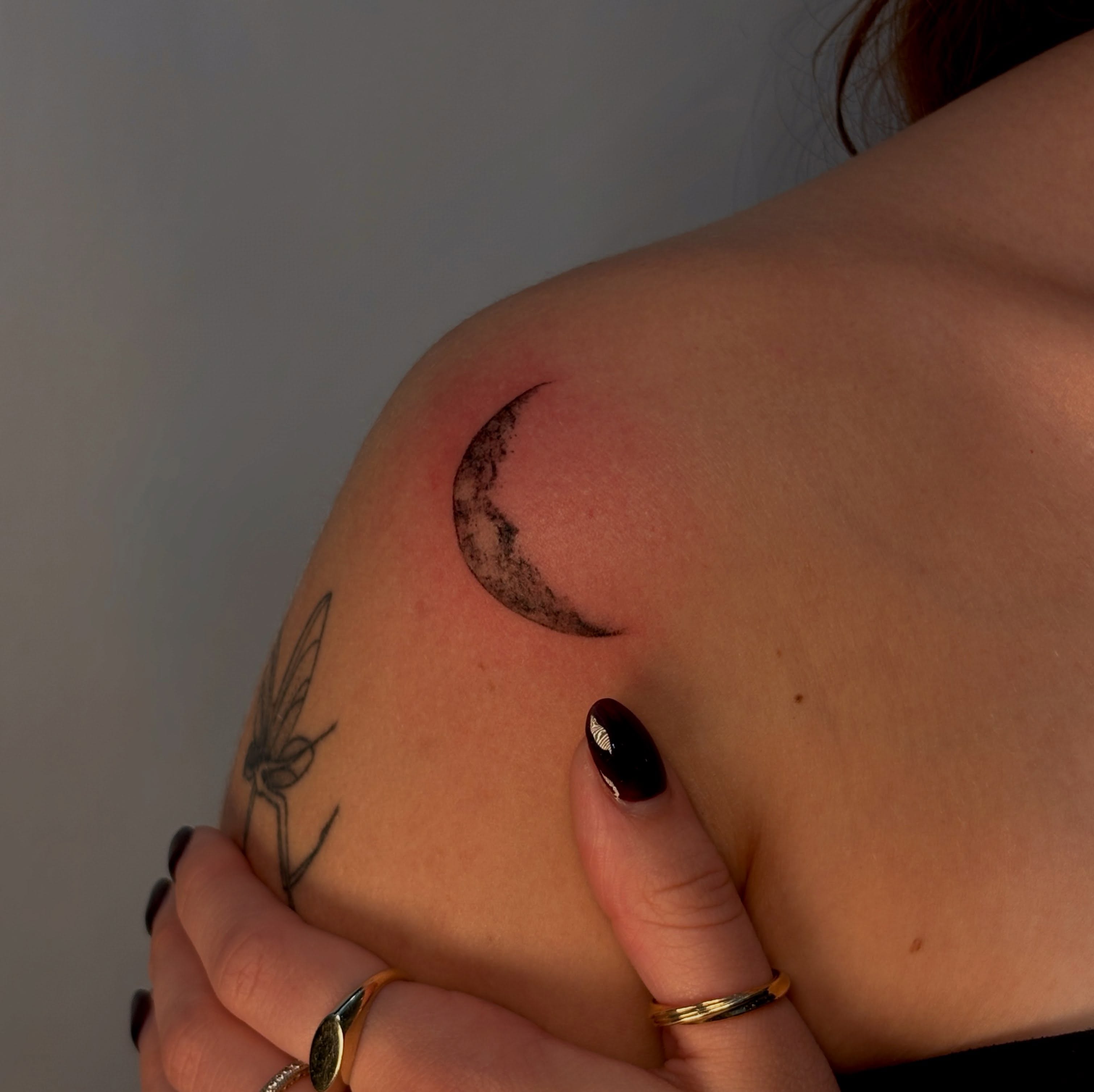 Tattoo by @erinhasagun β black_and_grey
