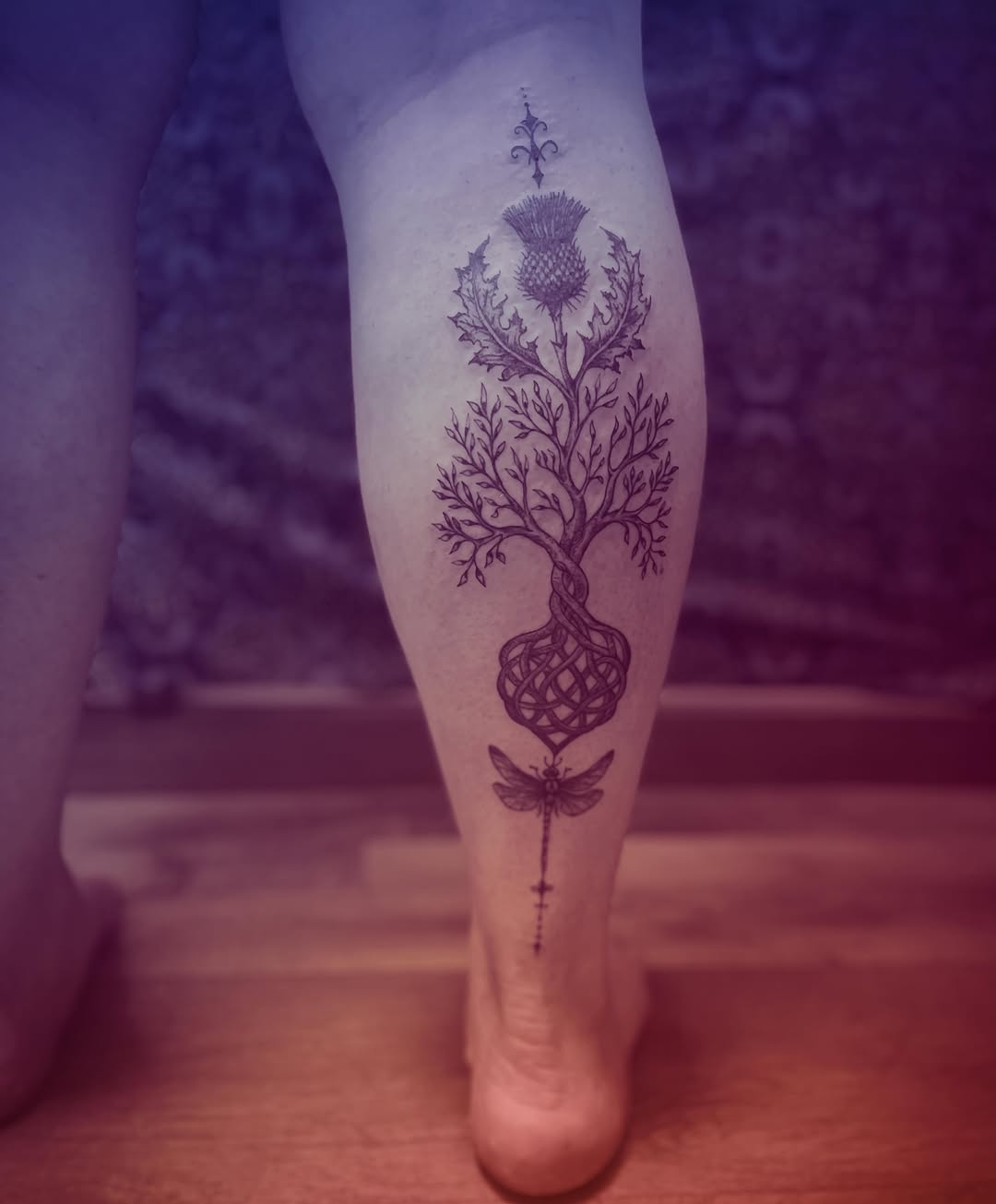 Ornamental tattoo on the calf by La Main Bleue