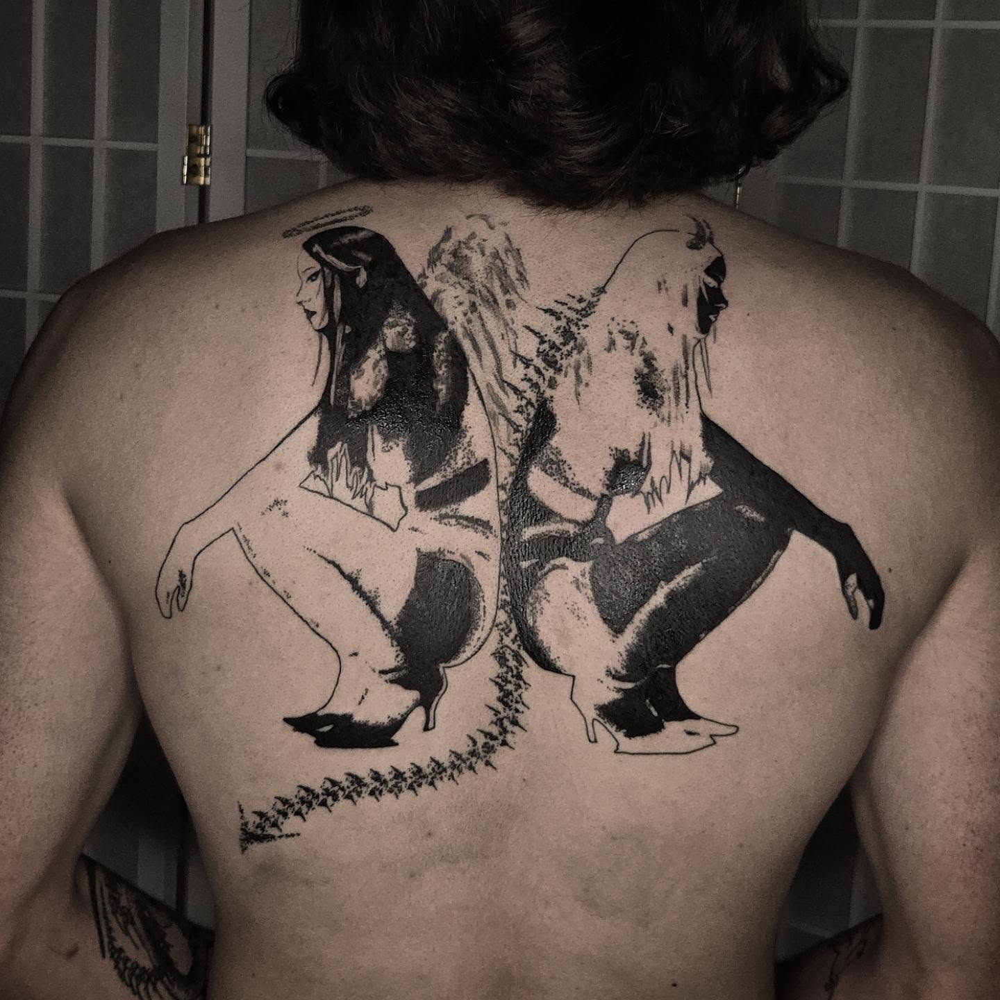 Angels realism tattoo on the back by ⚙️ 𝔄𝔞𝔯𝔬𝔫 𝔇. ⚙️
