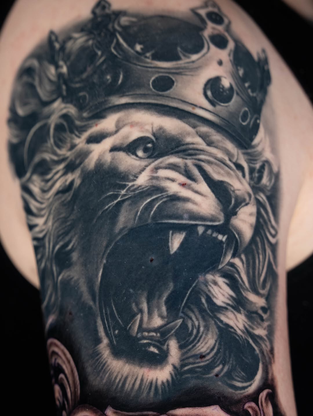 Lion with crown realism tattoo on the shoulder by Keebs