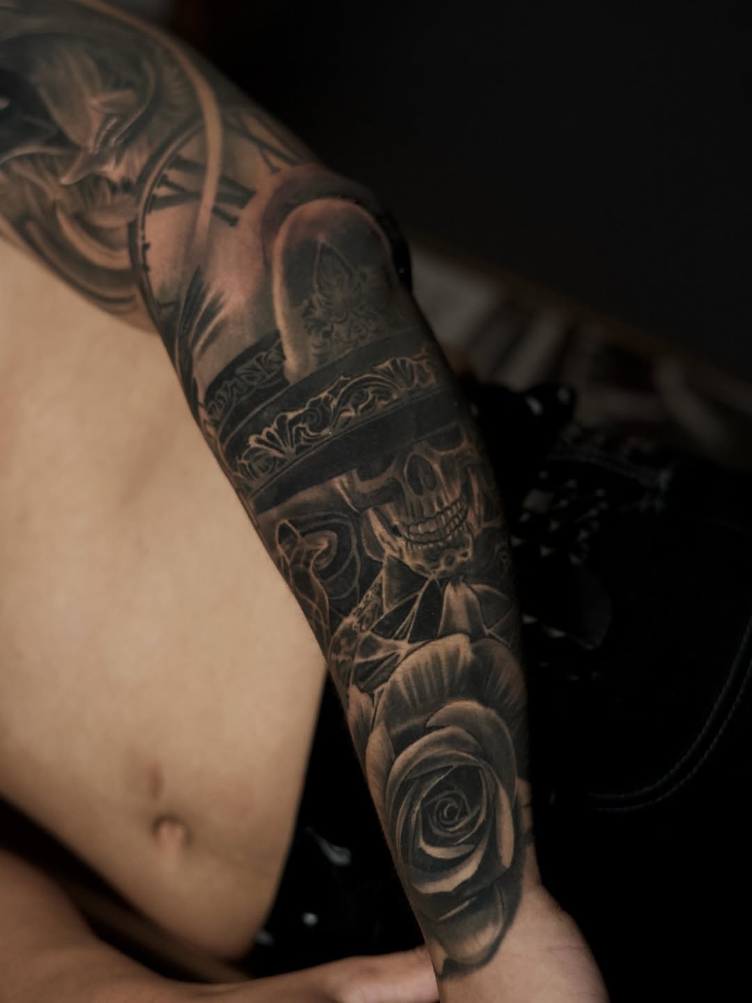 Skull in sombrero with rose realism tattoo on the forearm by Bapone