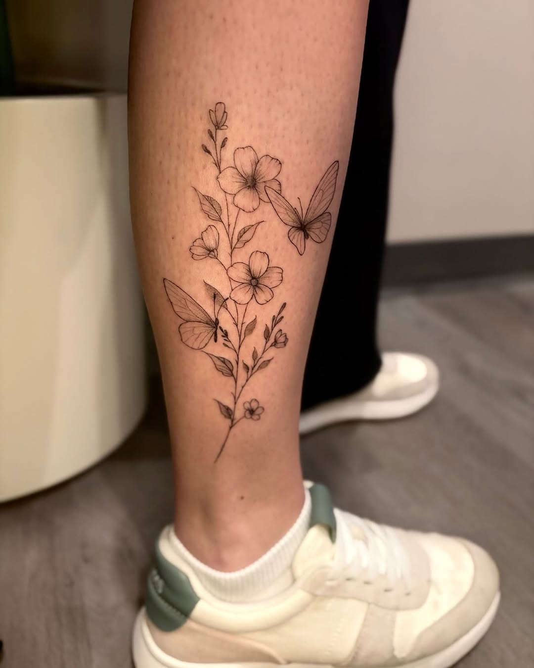 Tattoo by @daintylinestattoos — fine_line, minimalist