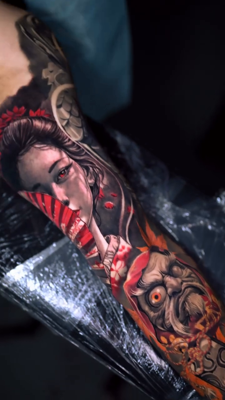 Geisha and demon sleeve Japanese tattoo on the upper arm by Marcos Salamanca