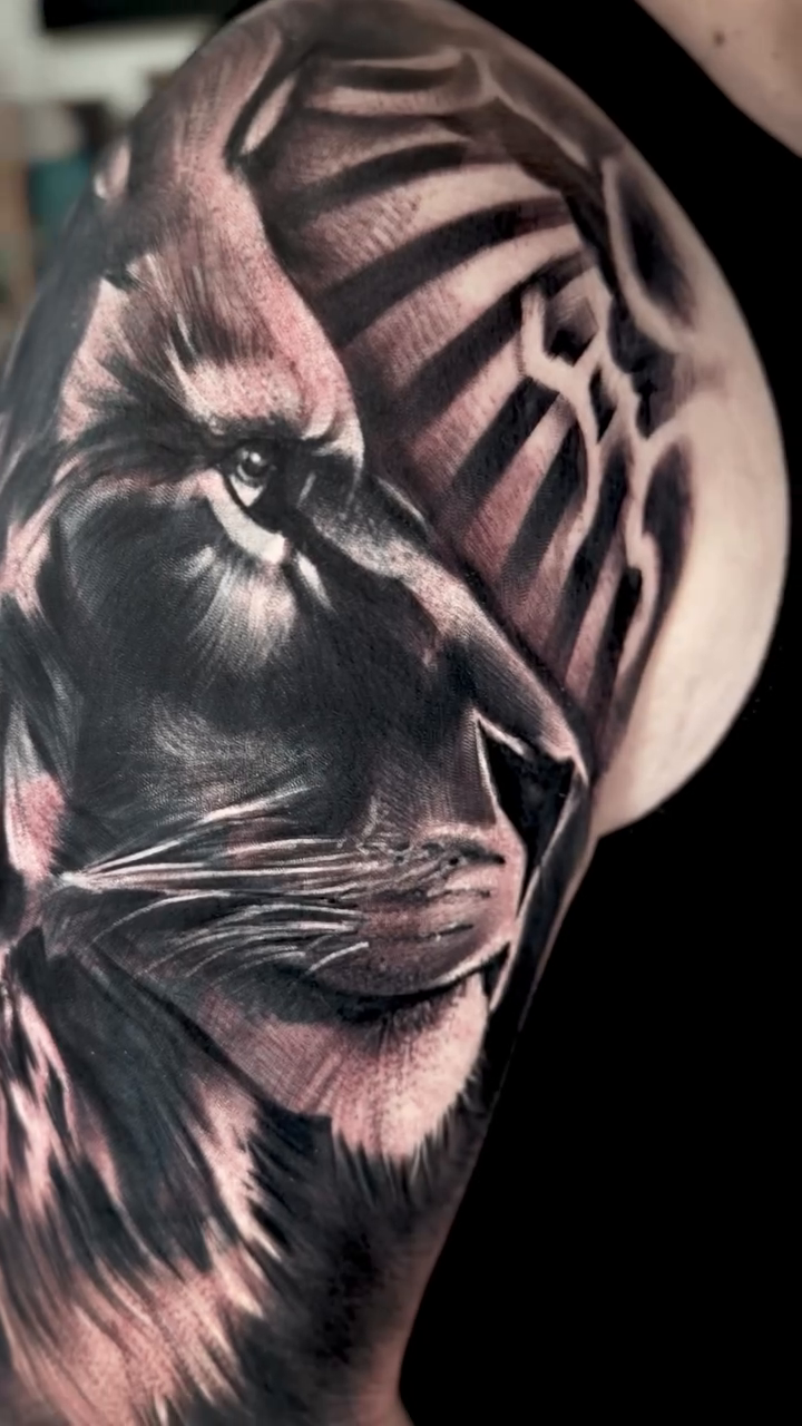 Lion head realism tattoo by Raul Rodriguez