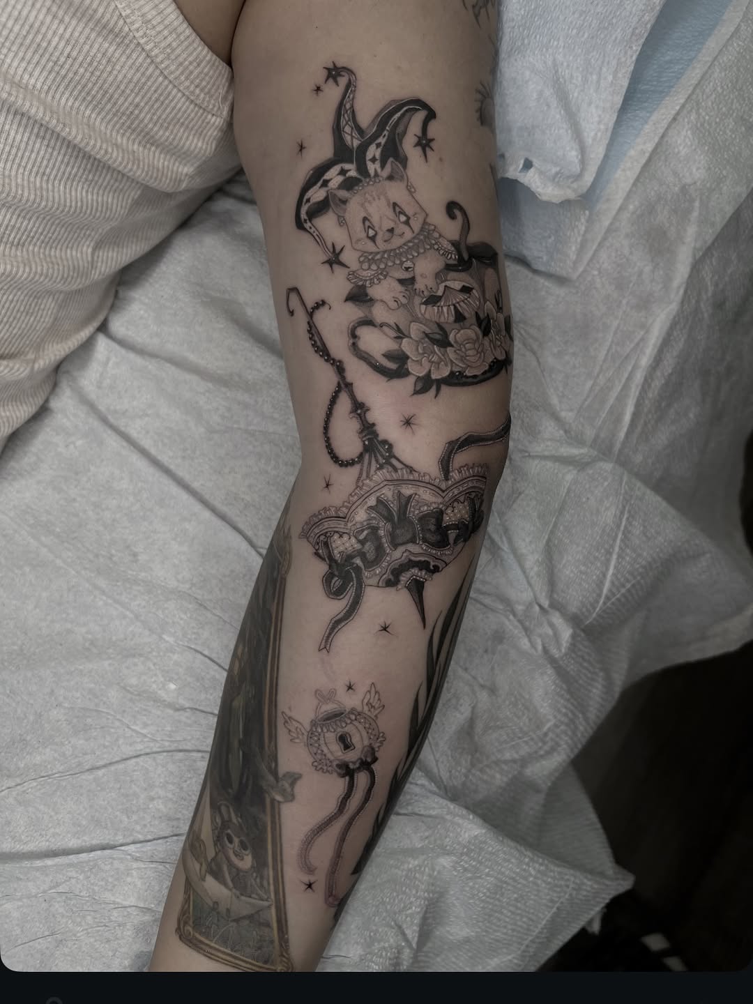Tattoo by @amorfirme — neo_traditional, black_and_grey