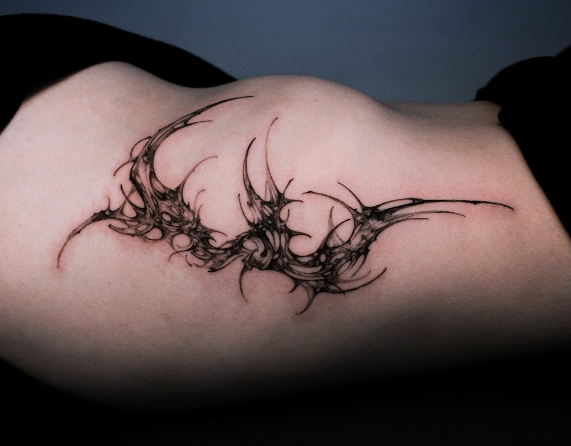 Tattoo by @hynngloomy — black_and_grey, geometric
