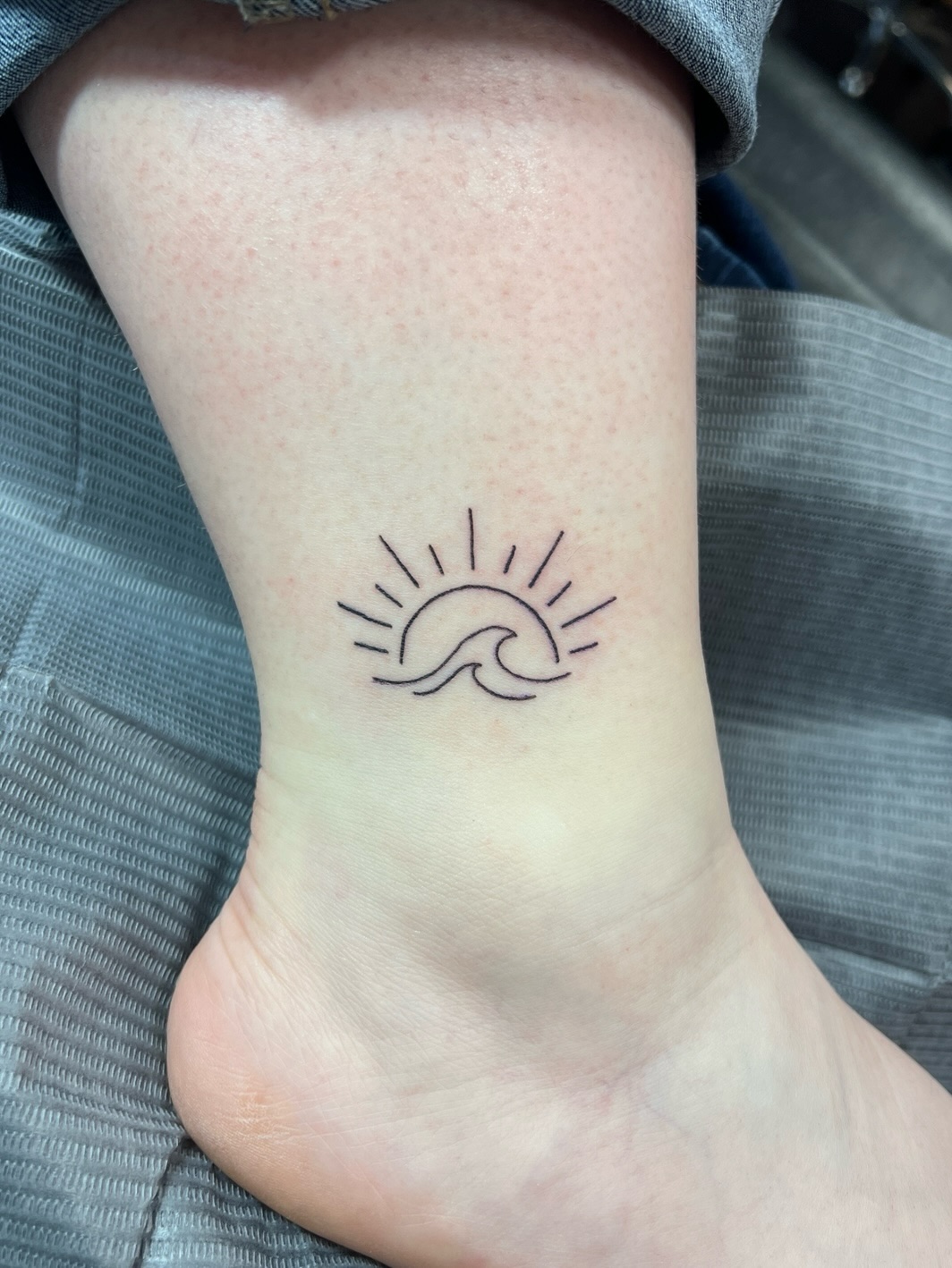 Tattoo by @lilylaurilatattoos — fine_line, minimalist