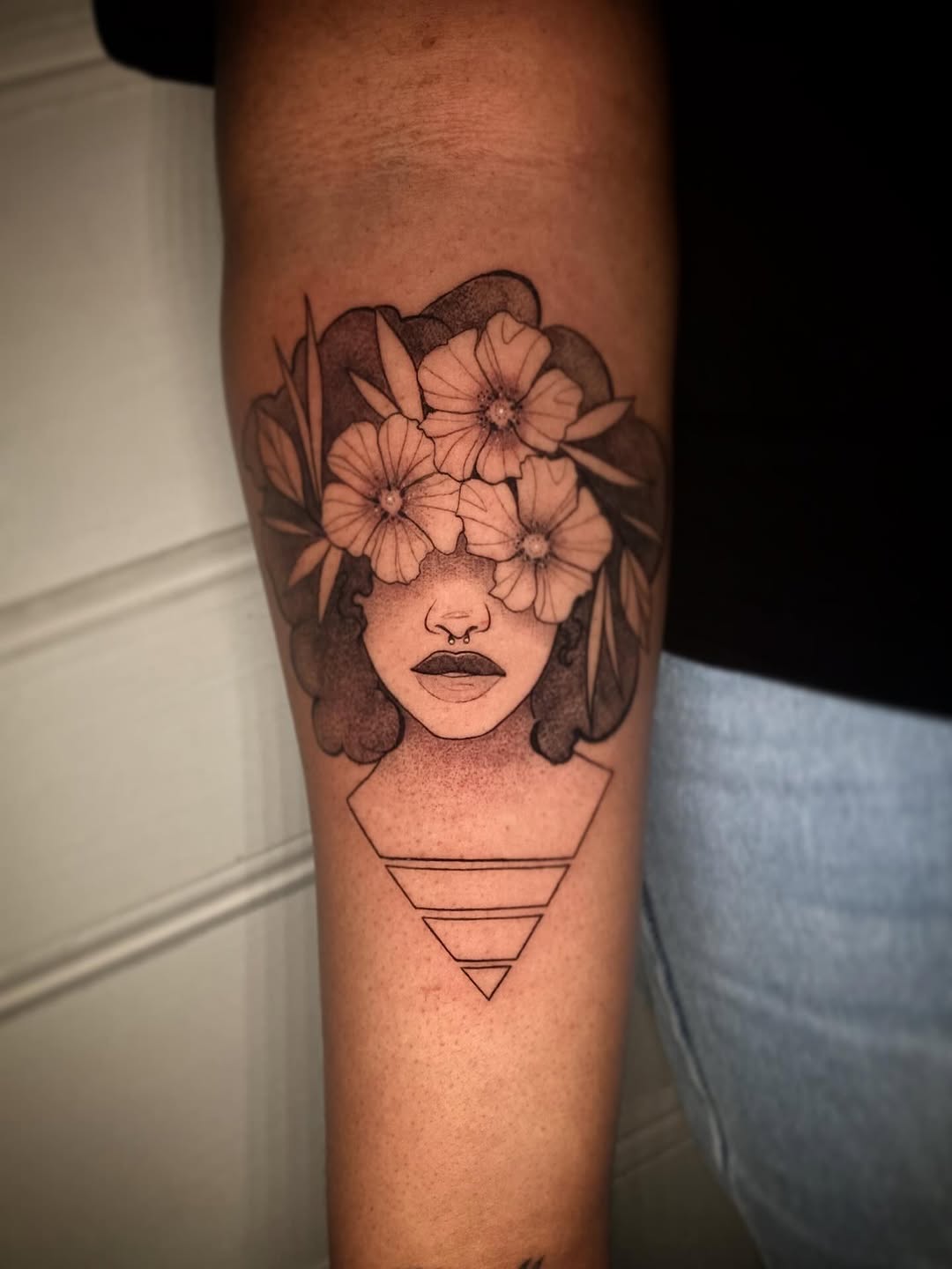 Tattoo by @rizzie_tat2 — fine_line, dotwork