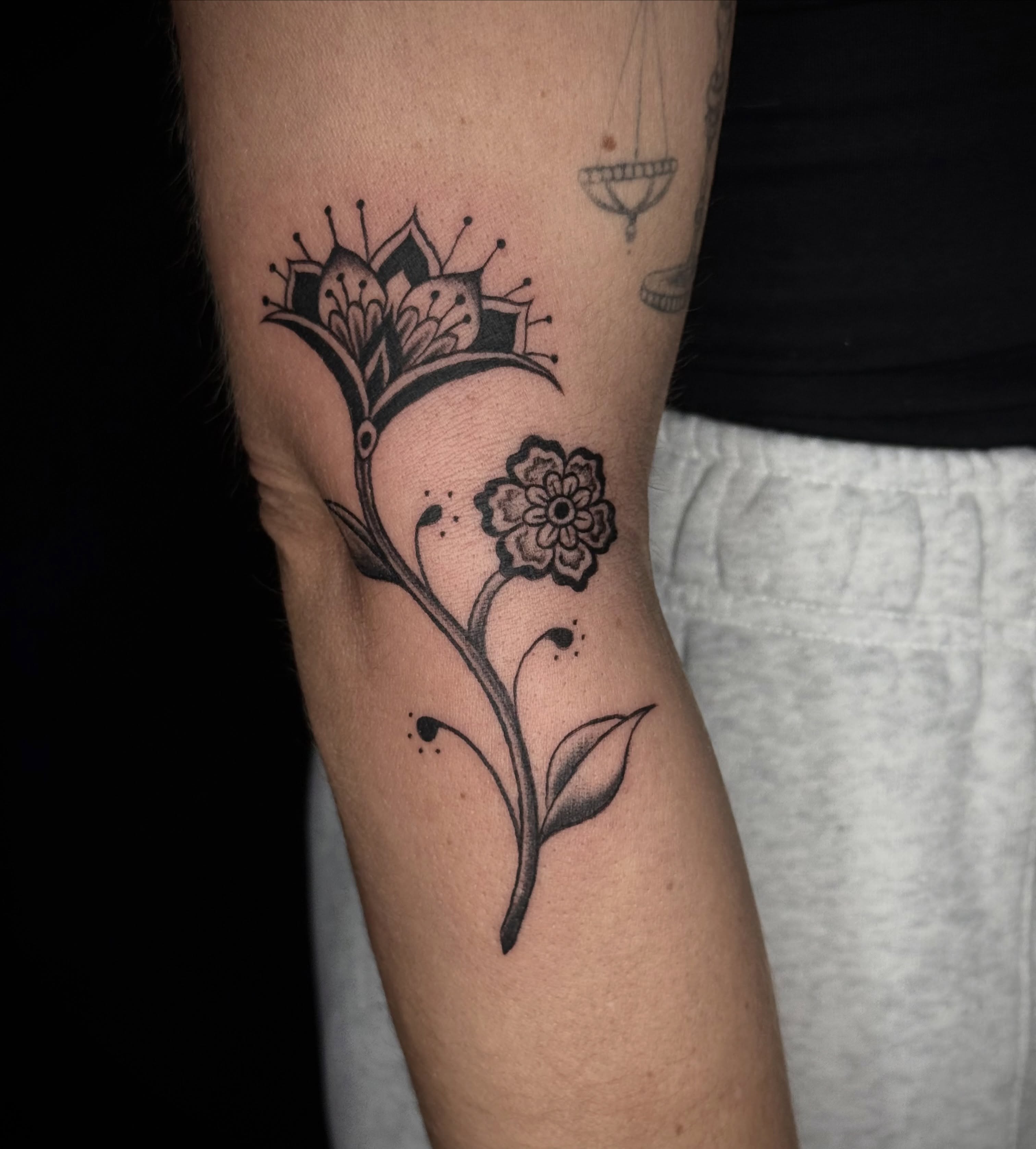 Flower black and grey tattoo on the forearm by ๐๐ญ๐ฆ๐จ๐ณ๐ข โ๐๐ฆ๐จโ ๐ฆต