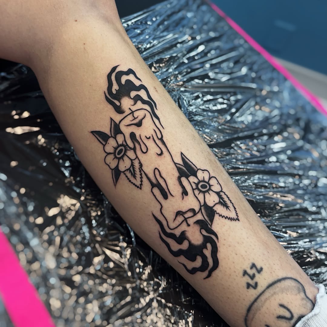 Melting candle with flowers minimalist tattoo on the forearm by Béle Benard