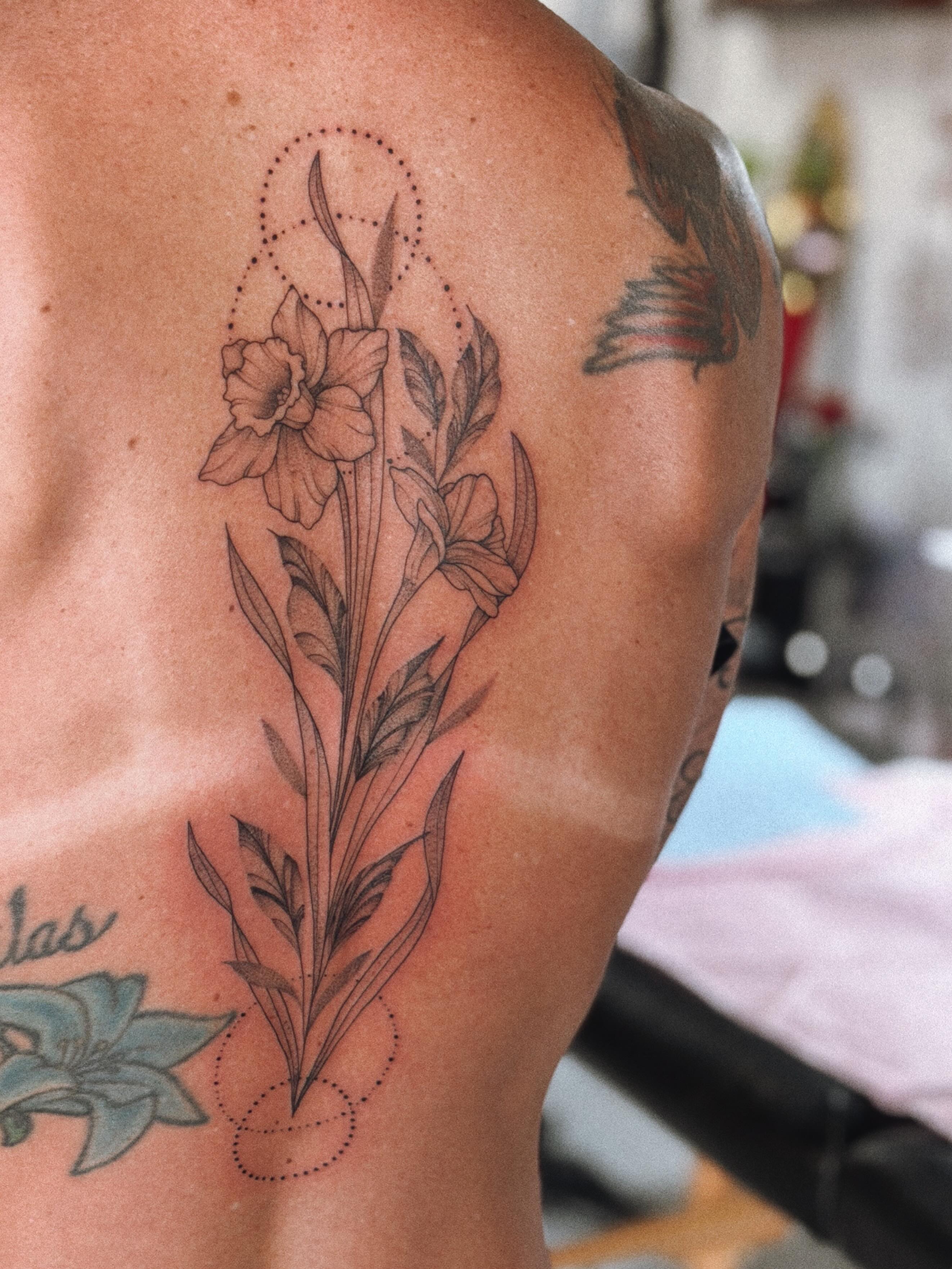 Daffodil and leaves black and grey tattoo on the shoulder by a n a b e l l i n o, El Paso, Texas
