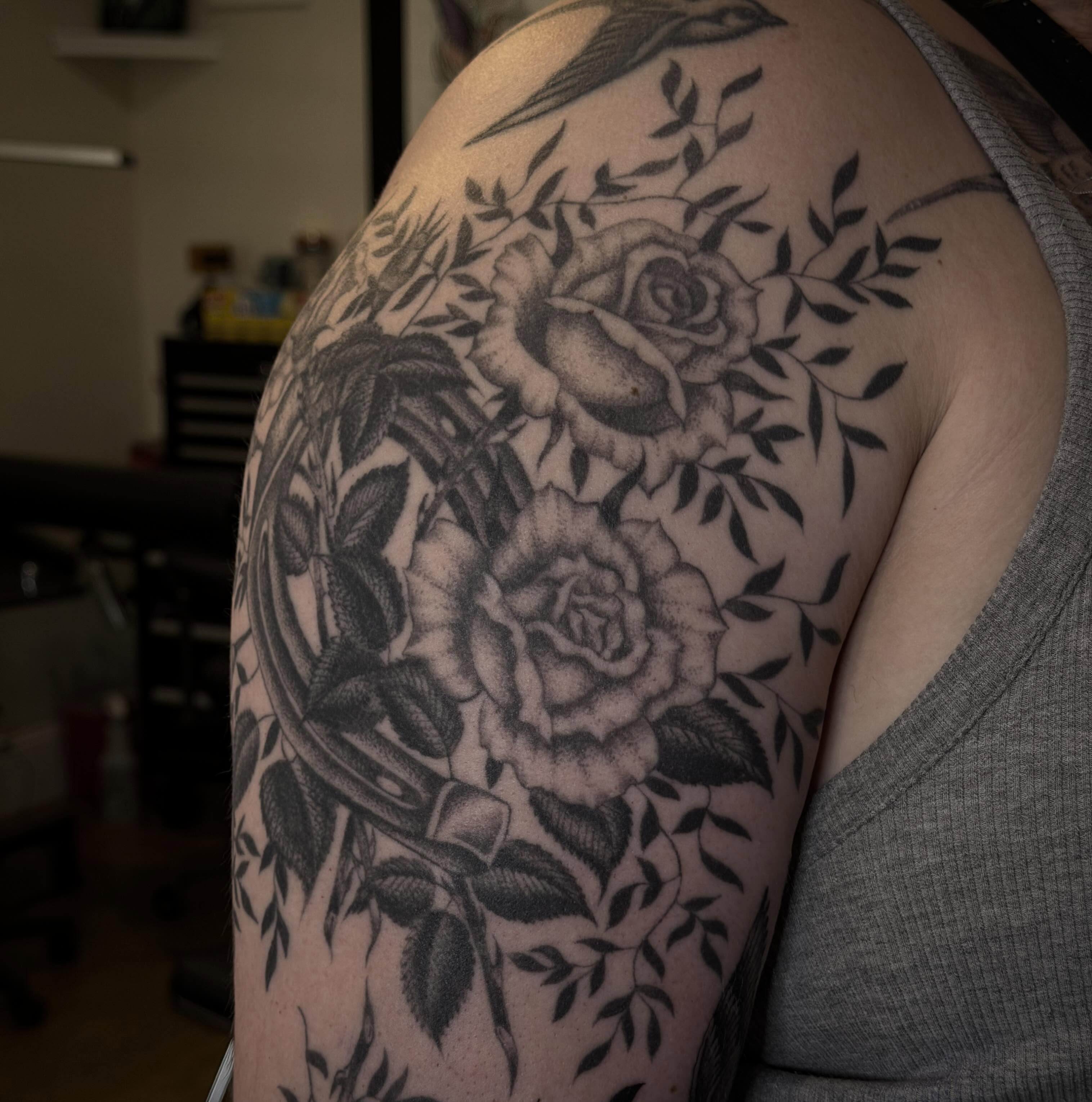Roses and bird dotwork tattoo on the shoulder by 🩸 𝓢𝔂𝓵𝓿𝓲𝓮 🩸 ▪︎ 𝕯𝖊𝖓𝖛𝖊𝖗 𝕿𝖆𝖙𝖙𝖔𝖔𝖊𝖗 ▪︎
