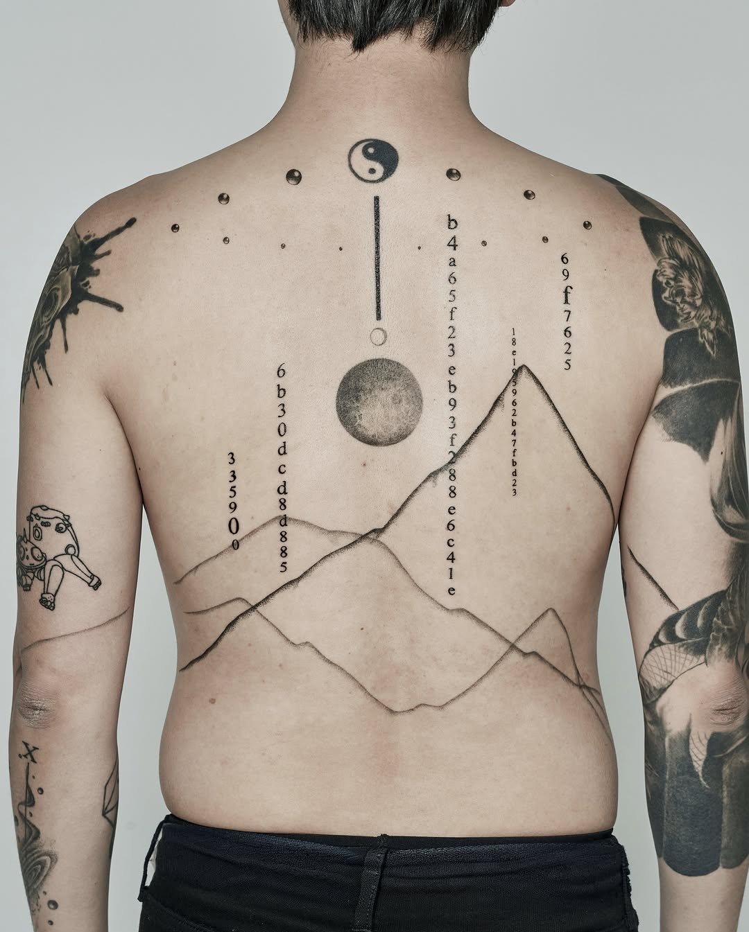 Tattoo by @parkkaro โ geometric, minimalist