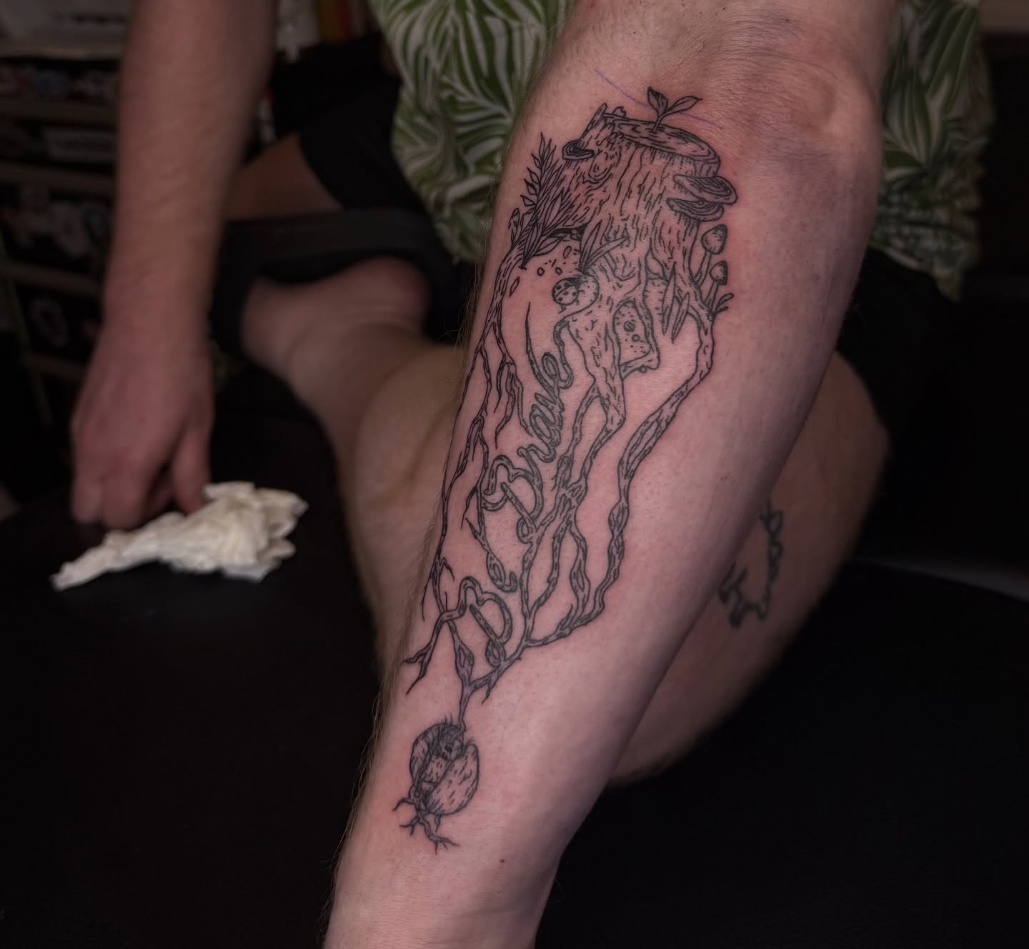 Tree with roots black and grey tattoo on the leg by Room 707 Tattoo 🍰🍓