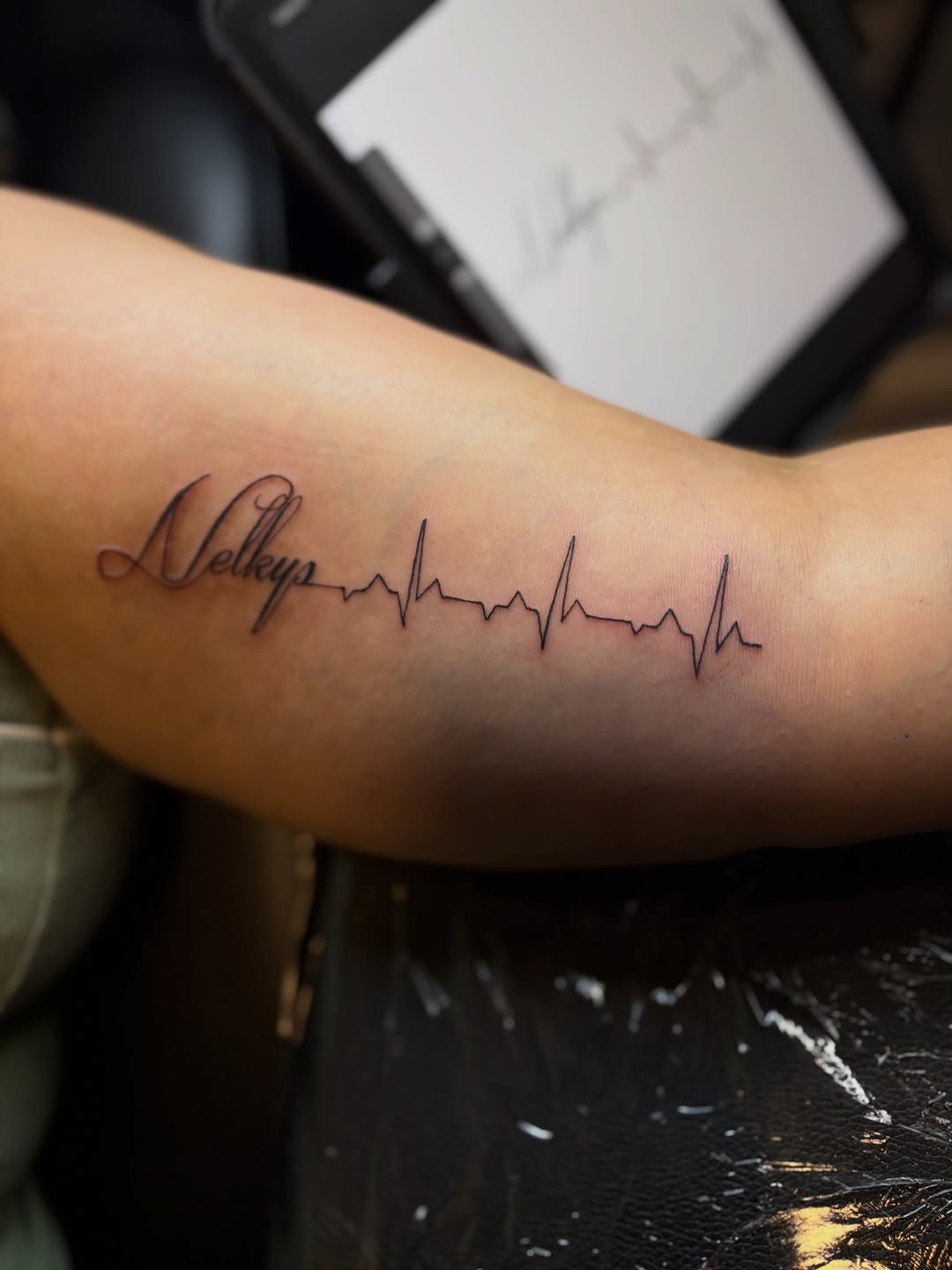 Name with heartbeat line lettering tattoo on the forearm by Khemar InspiredByLife 🇯🇲