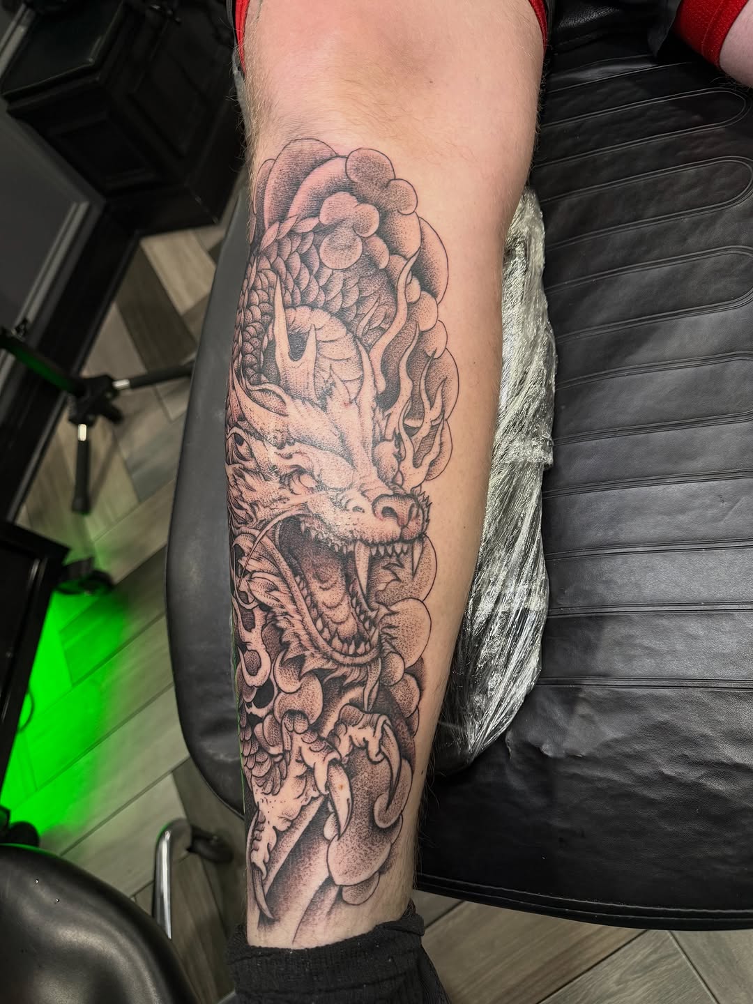 Tattoo by @davepotavin — japanese_irezumi, dotwork