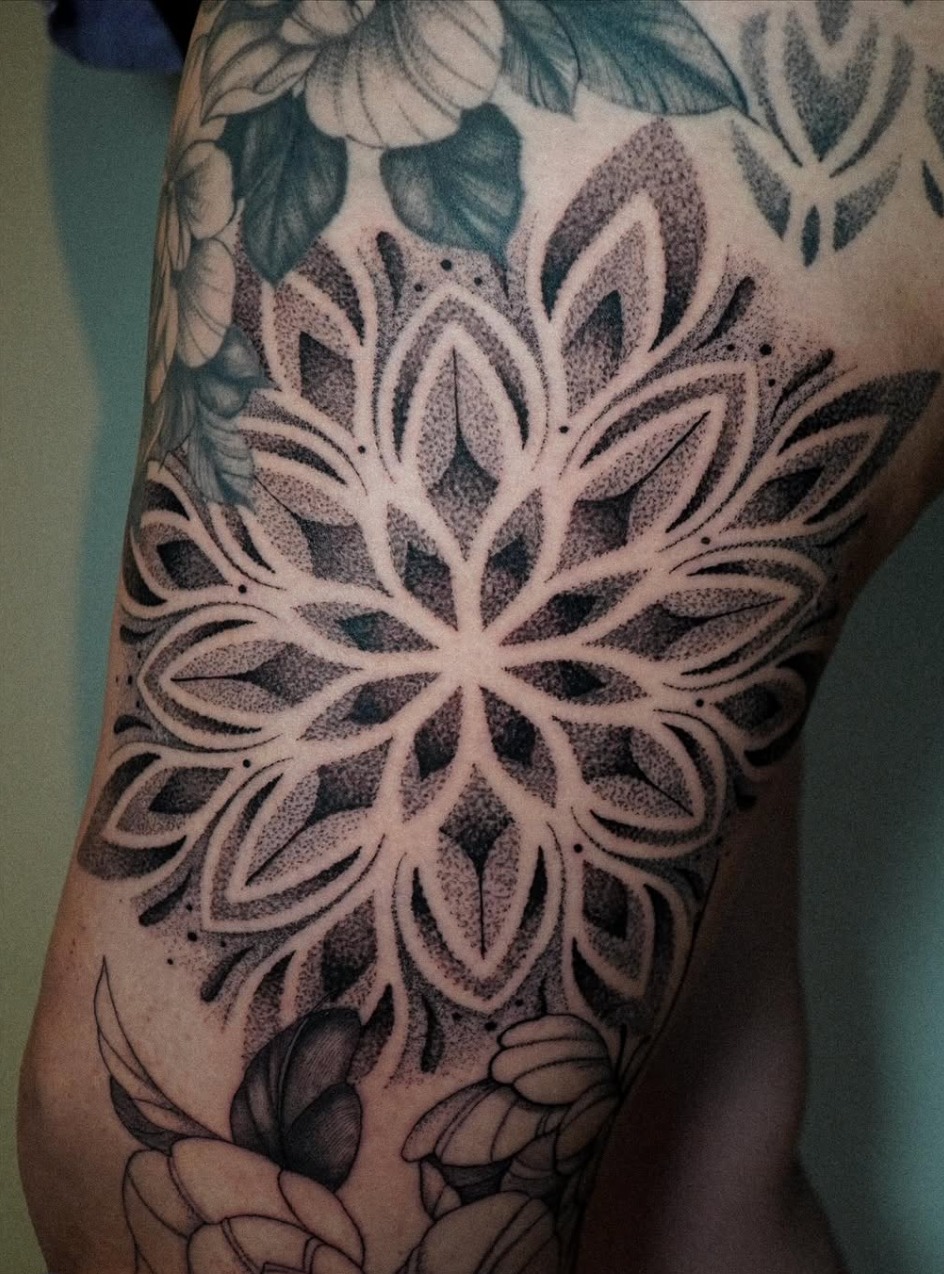 Tattoo by @kathepla — dotwork, geometric