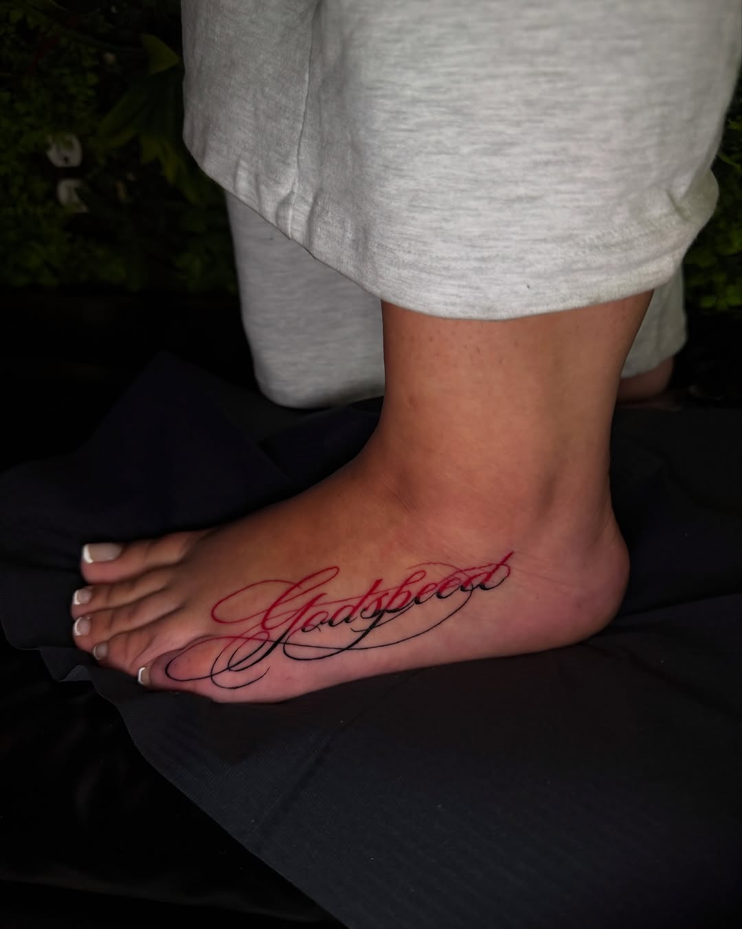 Godspeed lettering lettering tattoo on the foot by ๐๐ข๐ฃ๐ฑ ๐๐ฆ๐ฑ๐ฌ ๐๏ธ