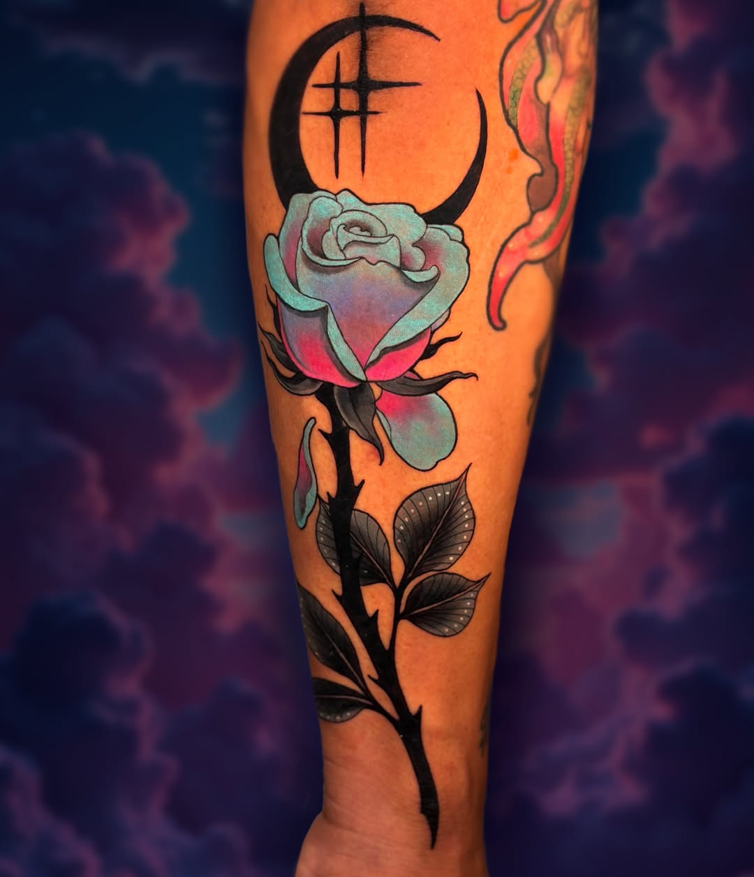 Tattoo by @hongo.azul.tattoos — neo_traditional, black_and_grey
