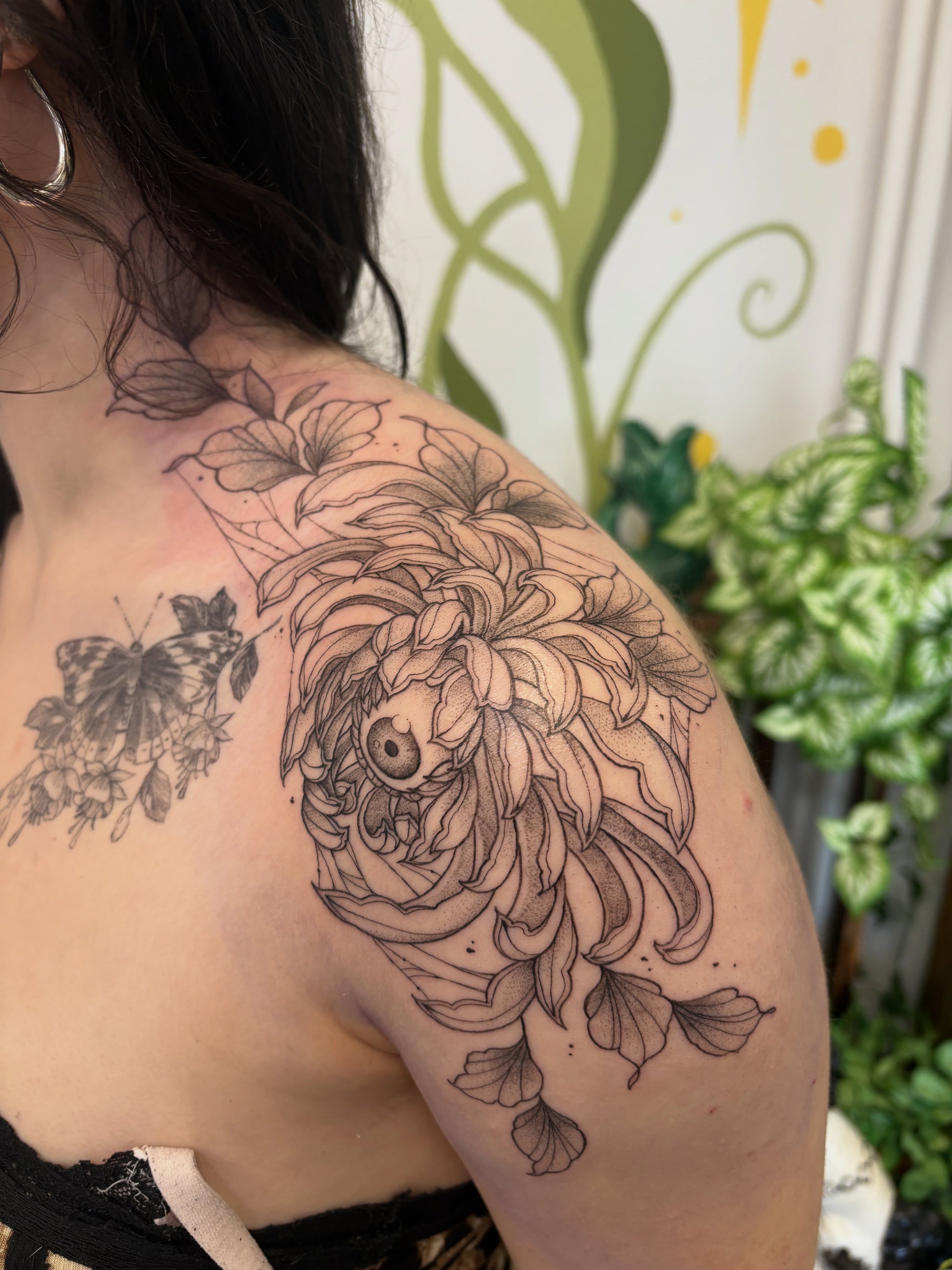 Tattoo by @amberloutattoo — black_and_grey