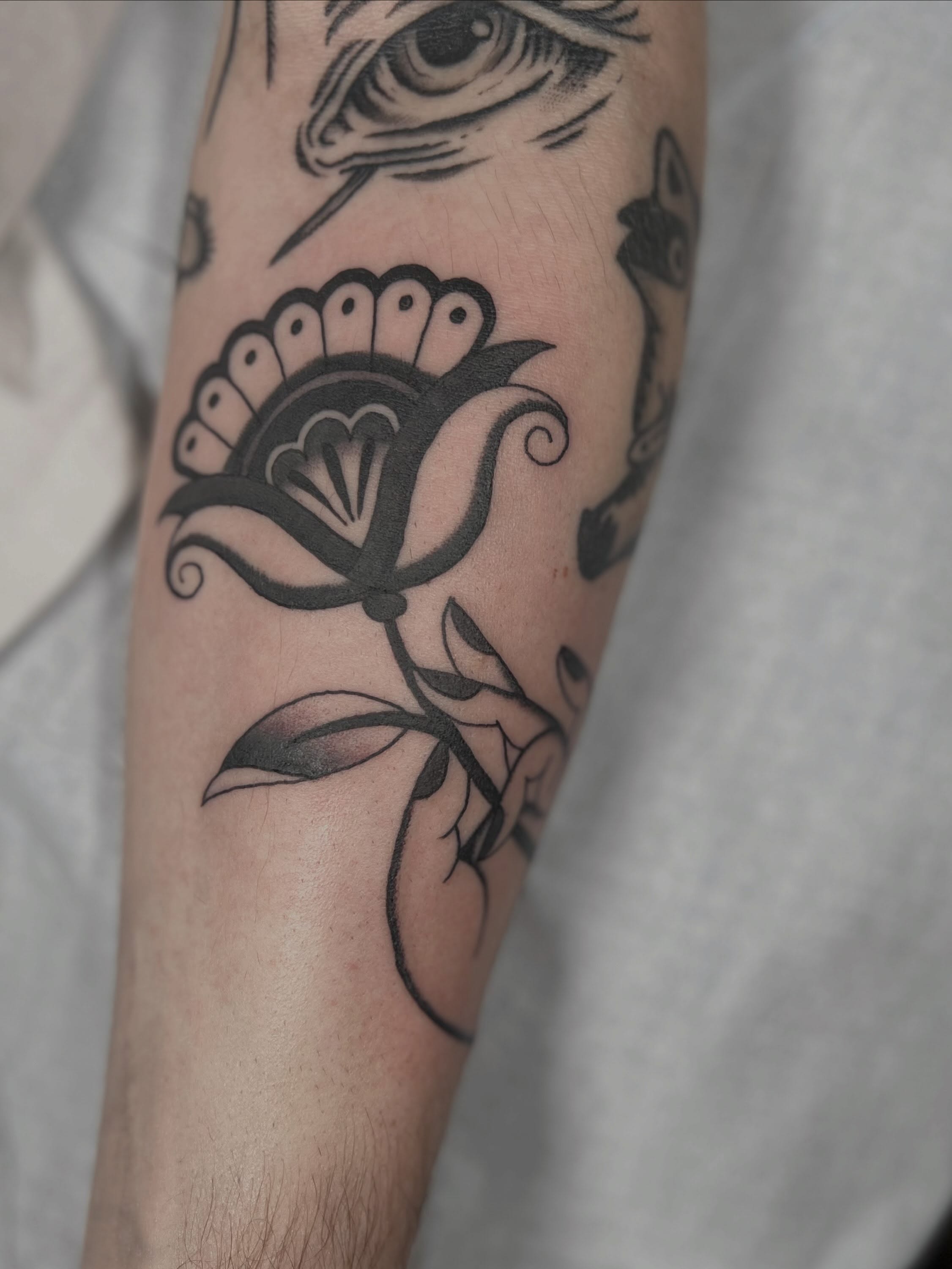 Tattoo by @david_tattselhoff — black_and_grey