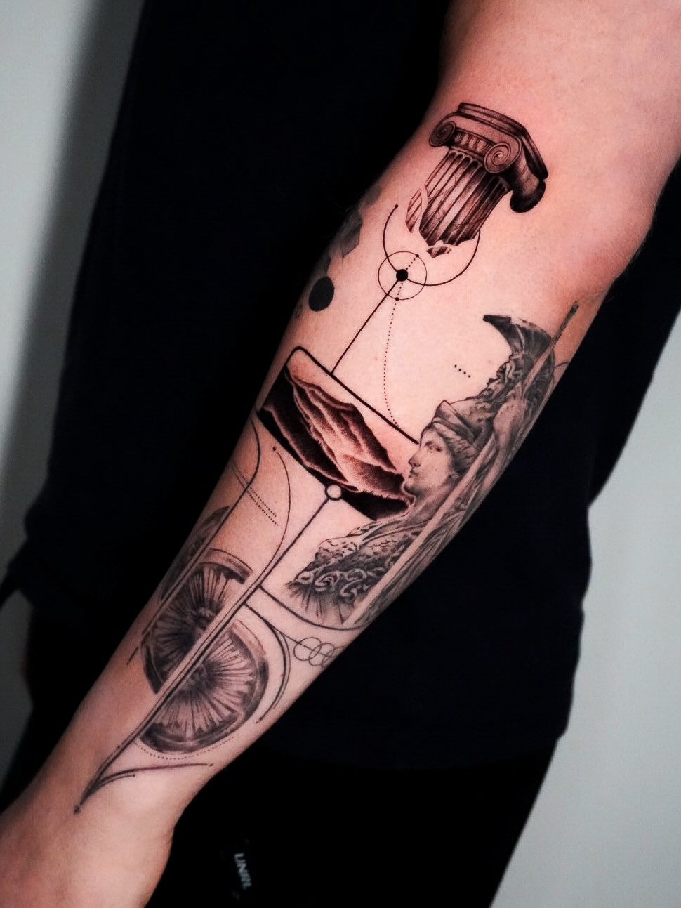 Tattoo by @moitattoo — black_and_grey, geometric