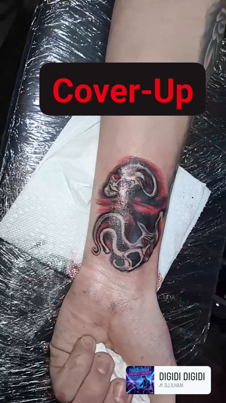 Octopus cover-up tattoo realism tattoo on the forearm by Tanya Tattoota