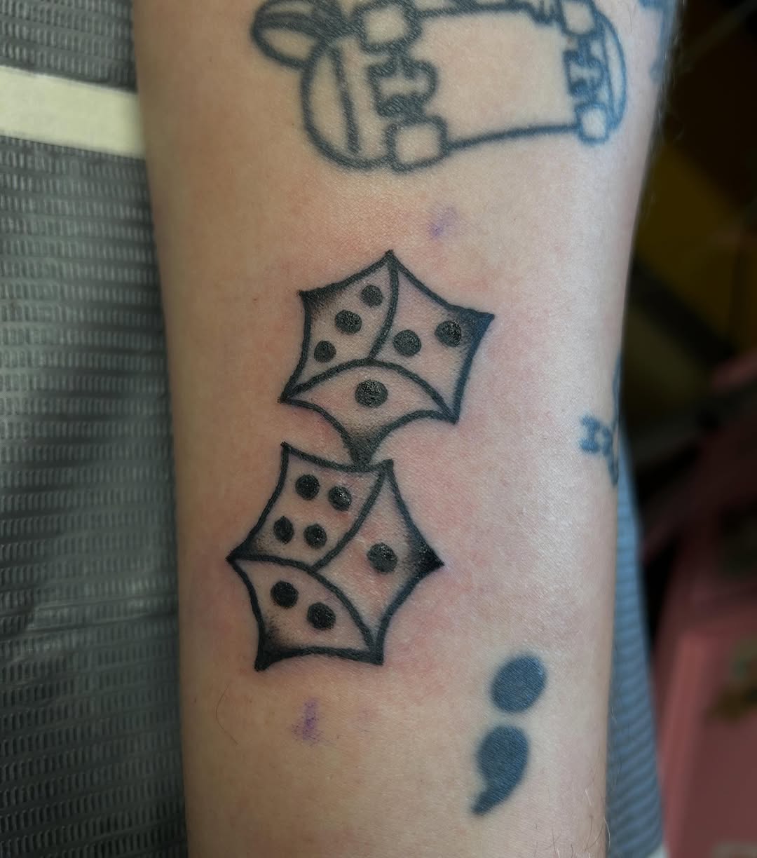 Tattoo by @eelliizzza — american_traditional