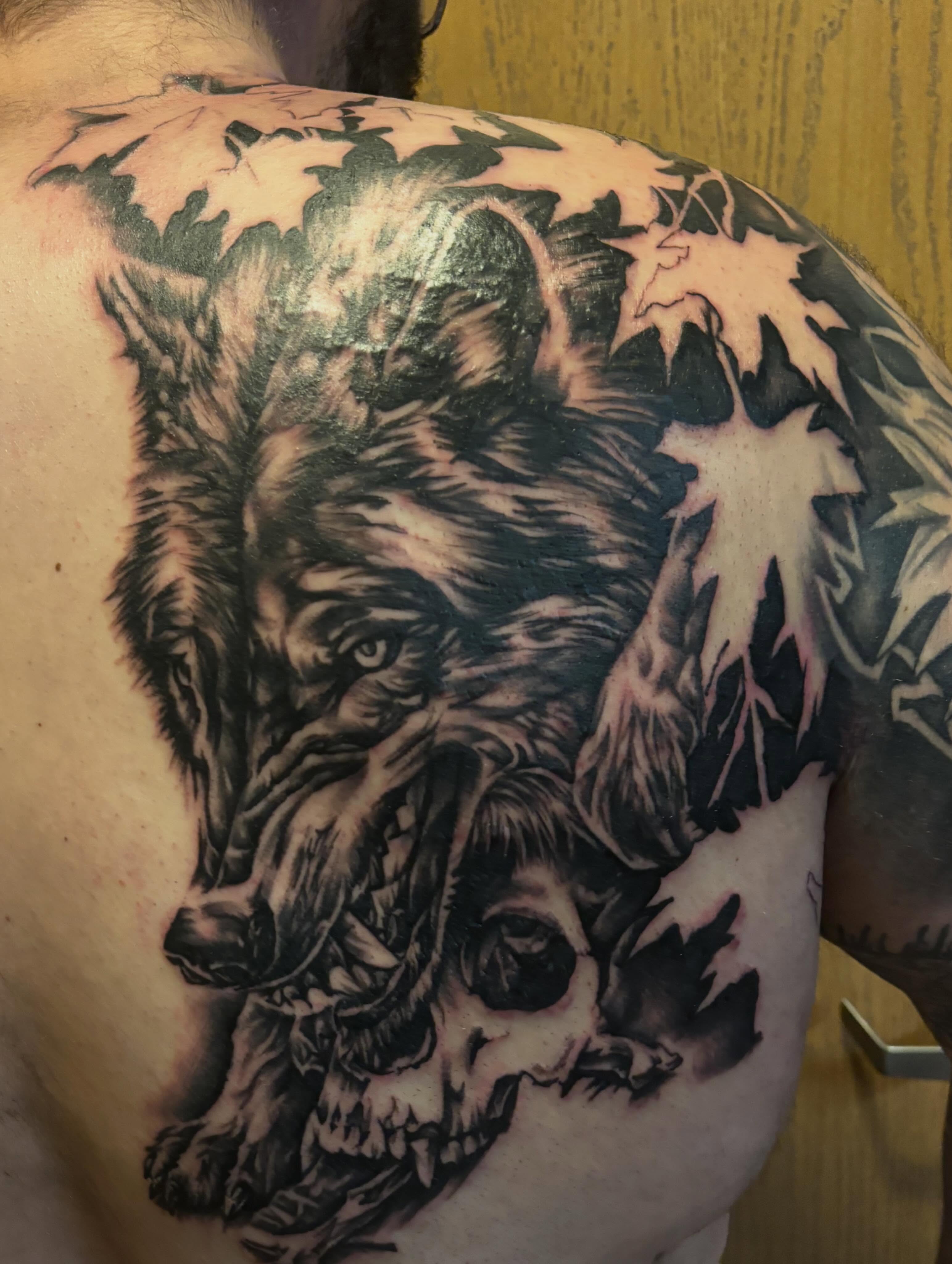 Wolf and skull realism tattoo on the shoulder by Jesus Pubert Munster
