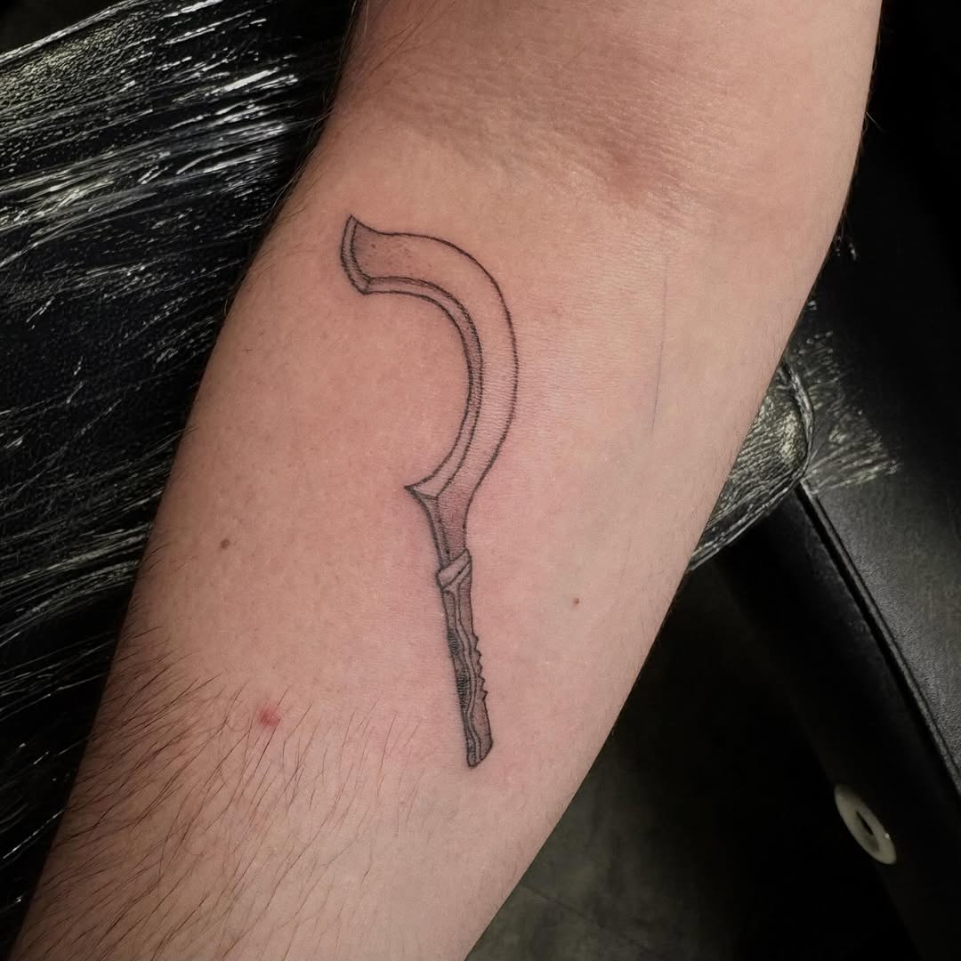 Tattoo by @hellaradhailee โ black_and_grey