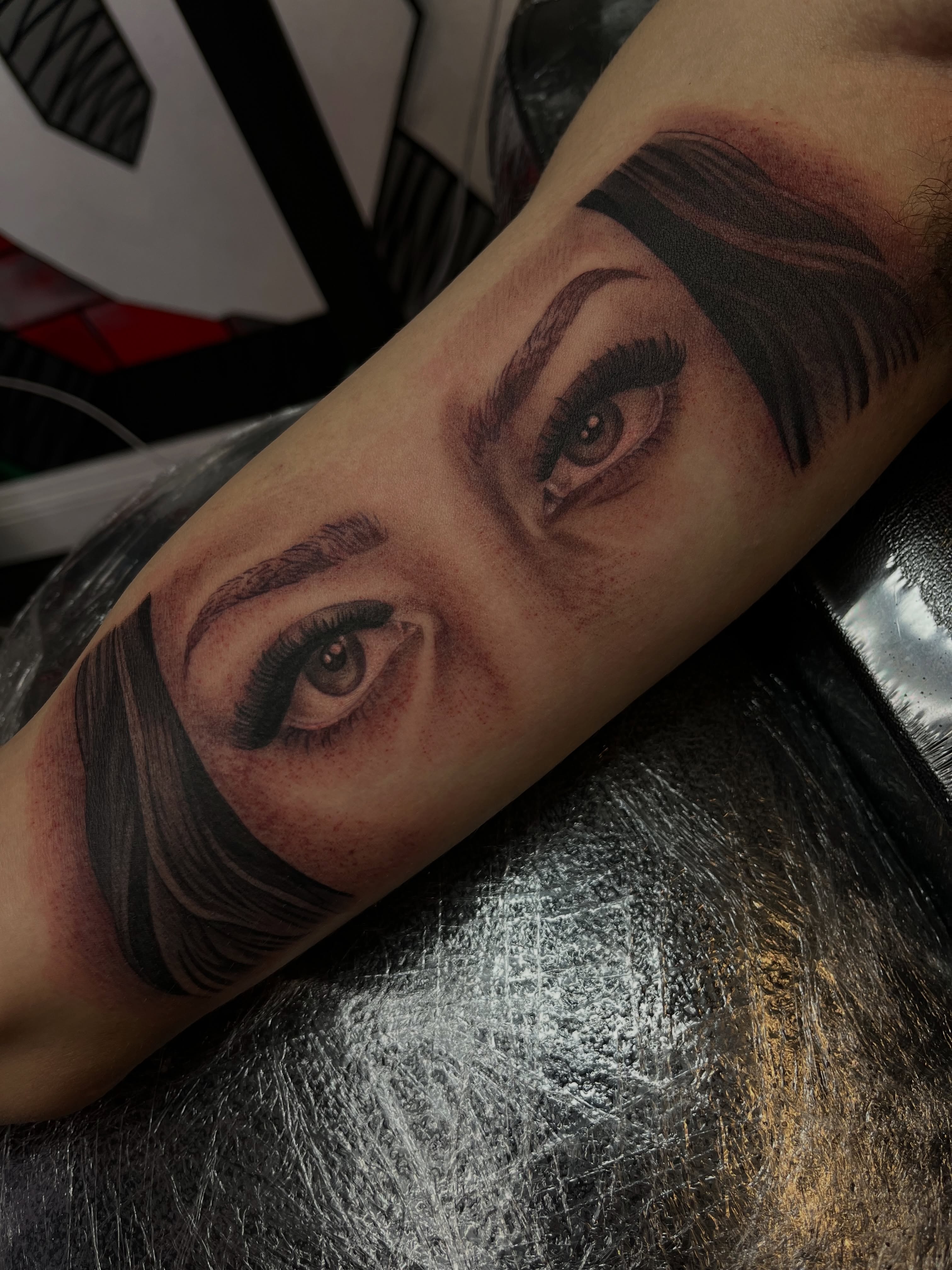 Eyes realism tattoo on the forearm by Kwete Tatuajes
