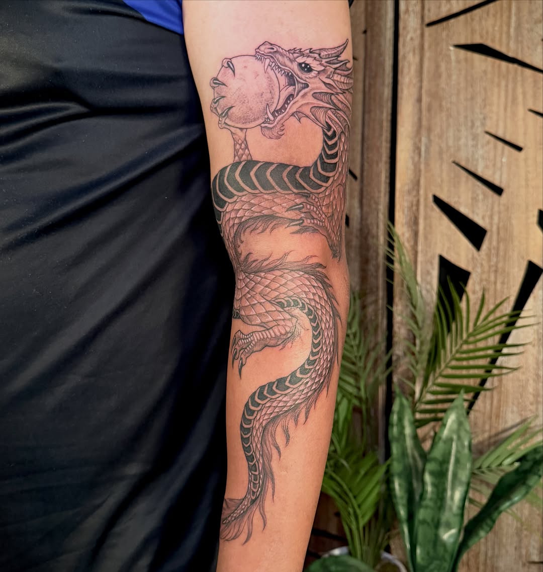Tattoo by @carmensdarkgallery — japanese_irezumi, black_and_grey