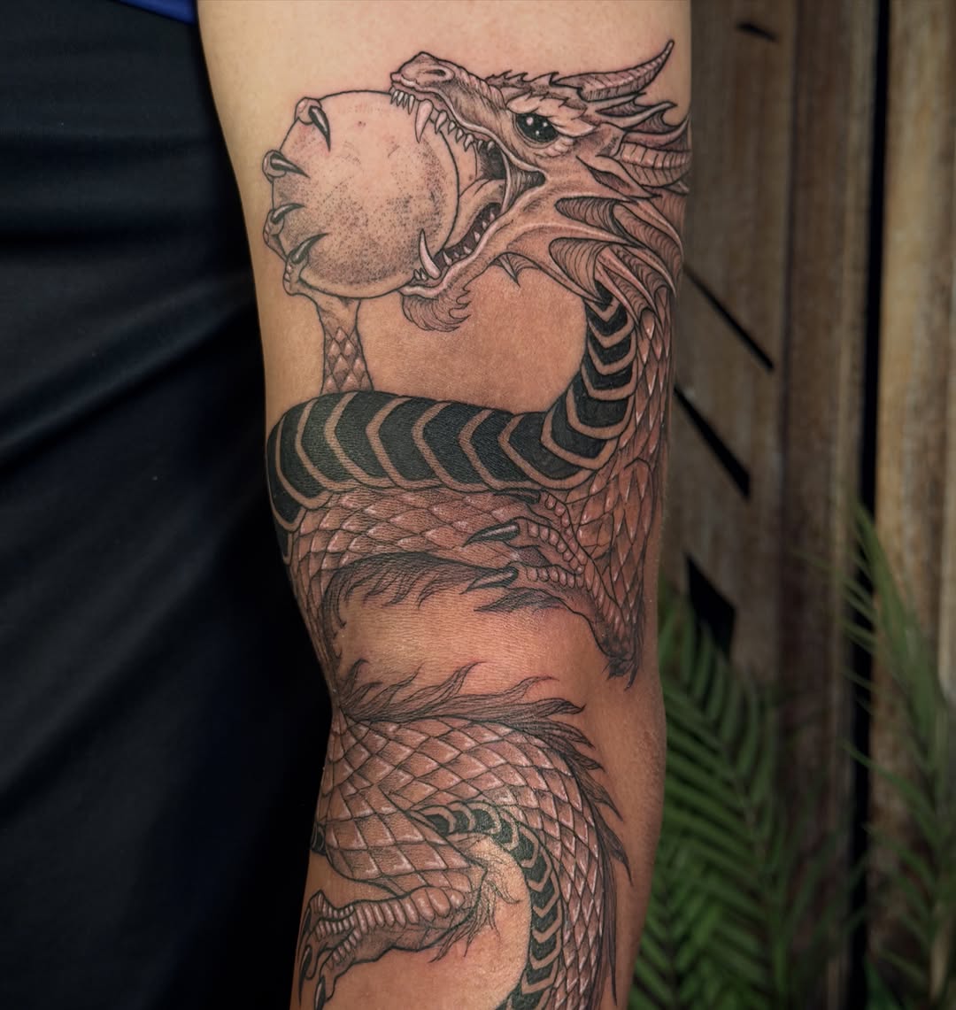 Tattoo by @carmensdarkgallery — japanese_irezumi, black_and_grey