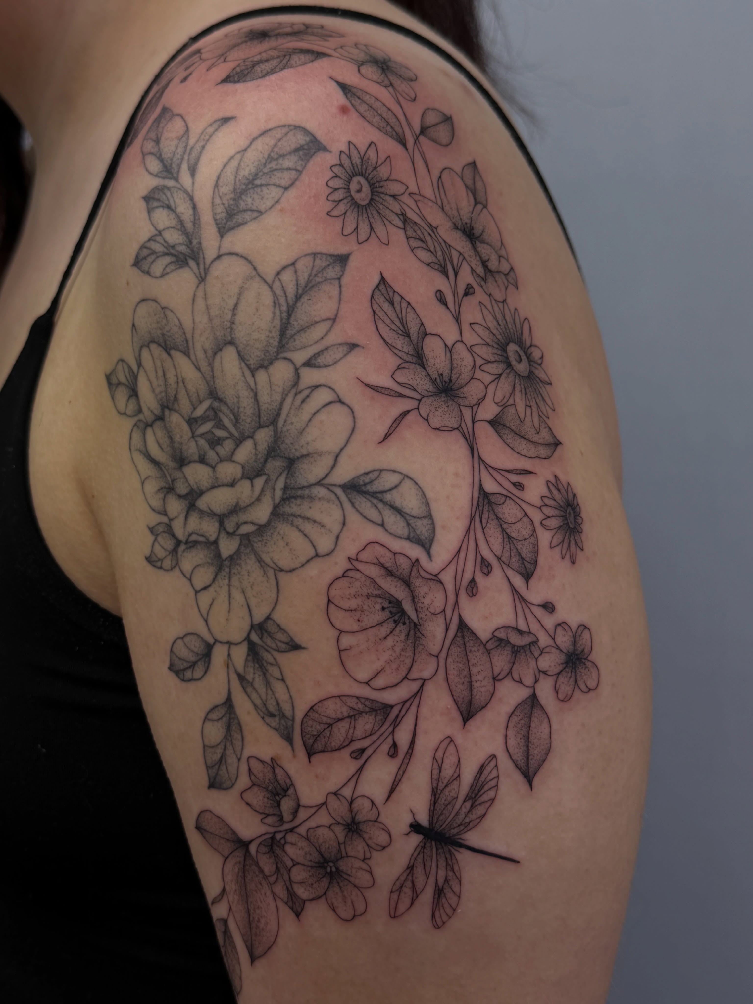 Floral arrangement realism tattoo on the shoulder by Henesee Parfitt