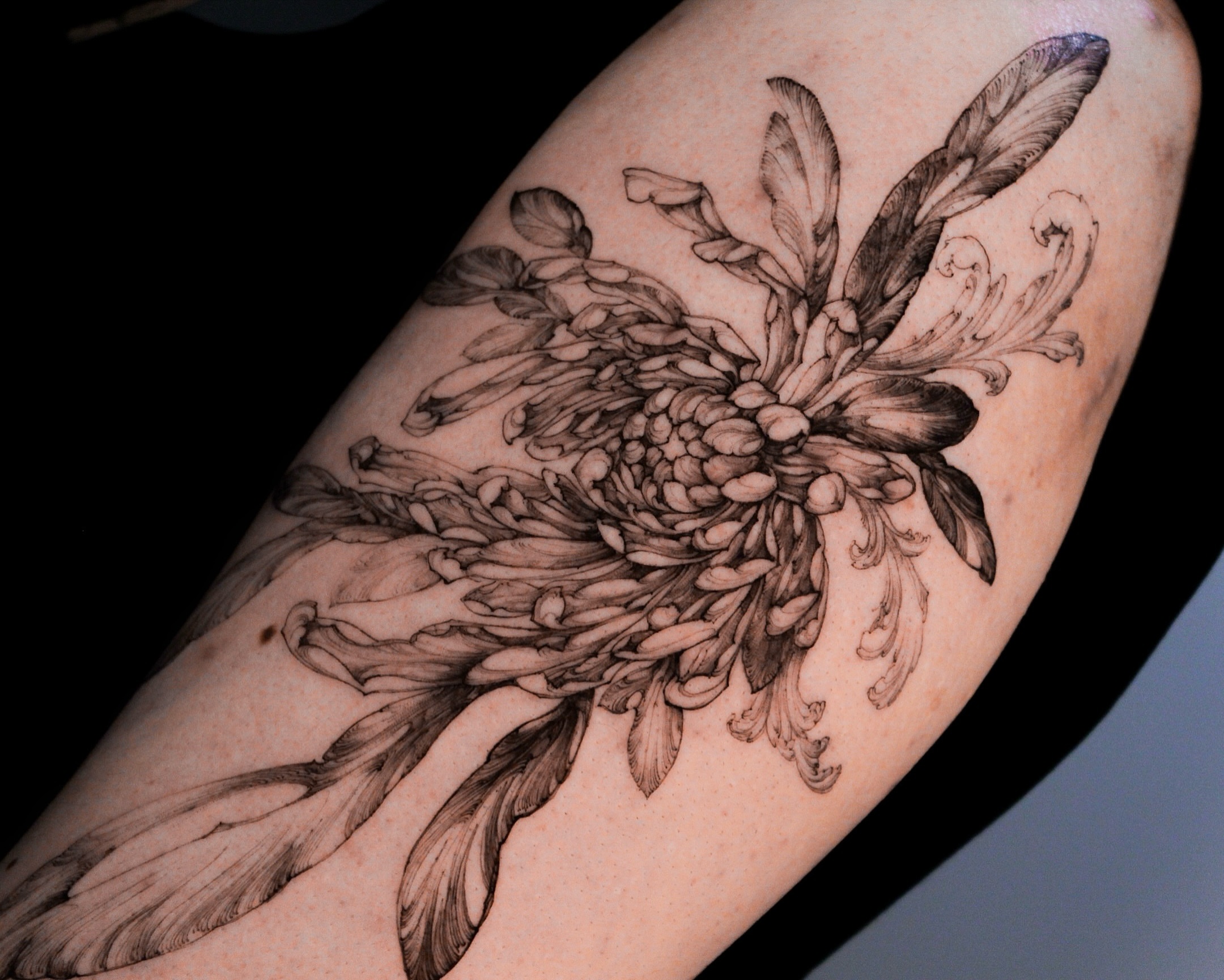 Tattoo by @hynngloomy — black_and_grey
