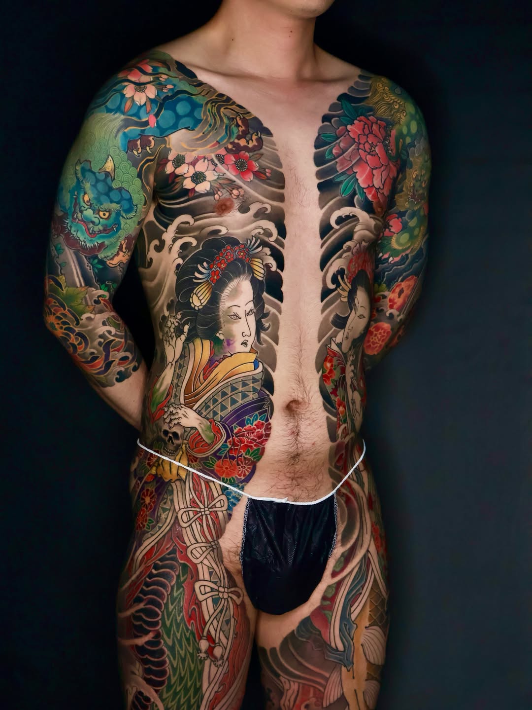 Geisha and dragon Japanese tattoo on the torso by Hocheon