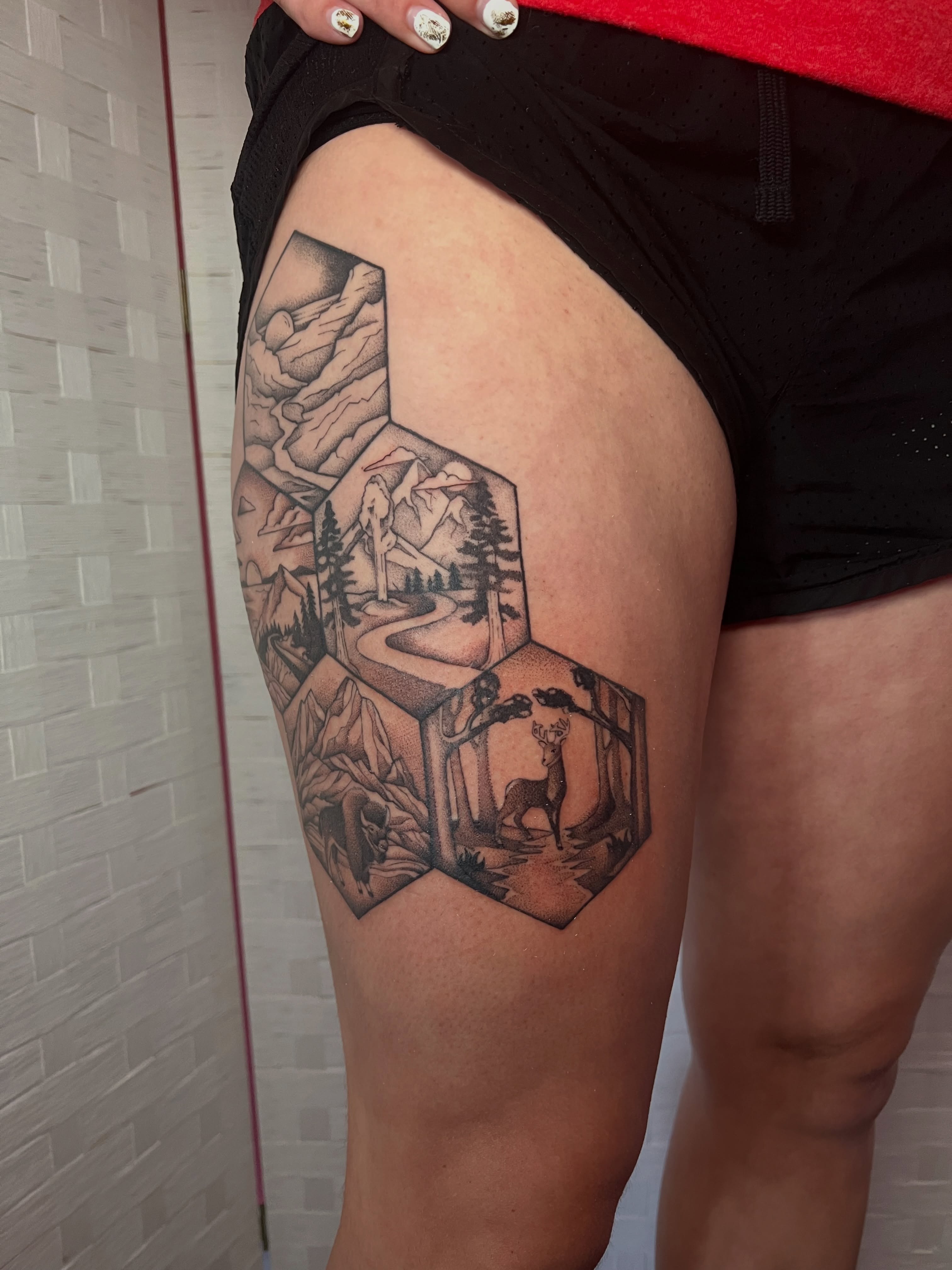 Tattoo by @laurenkelleetattoos — black_and_grey, geometric