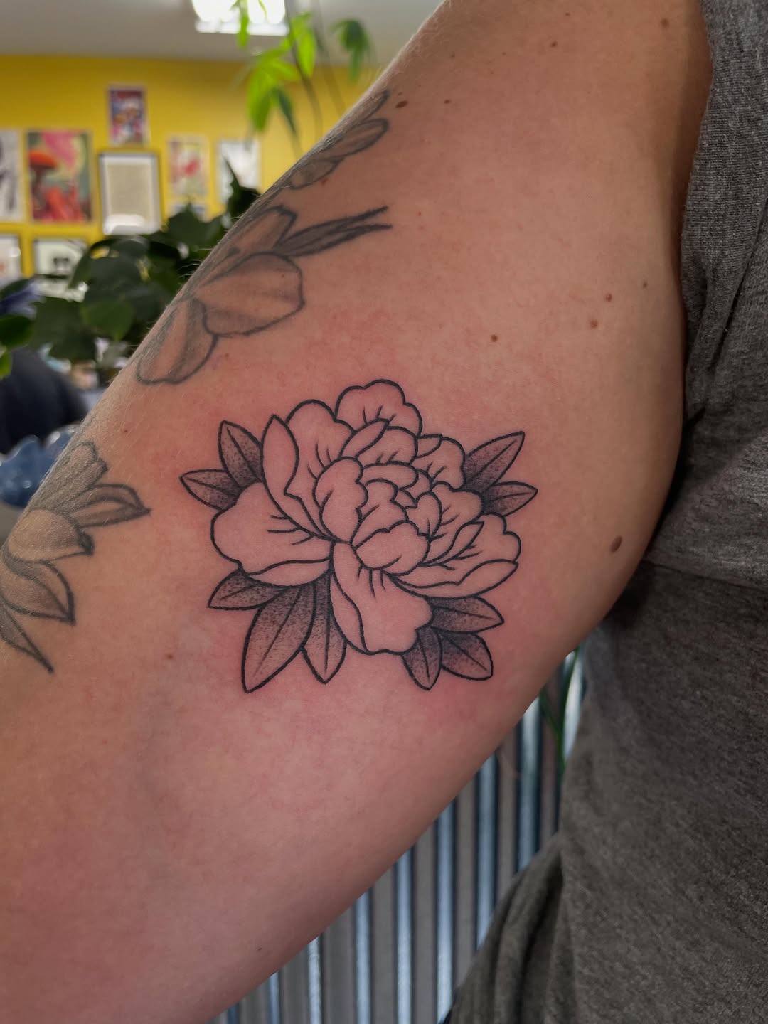 Tattoo by @mallorydoestattoos โ black_and_grey, fine_line