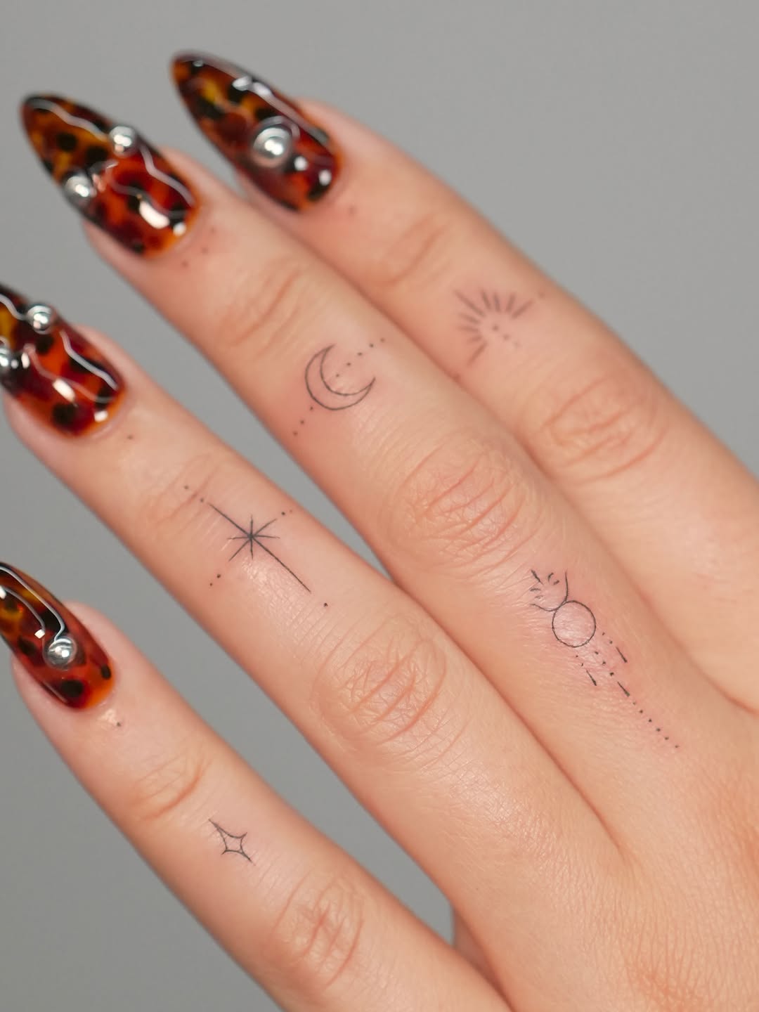 Tattoo by @moni.tattoos β fine_line, minimalist