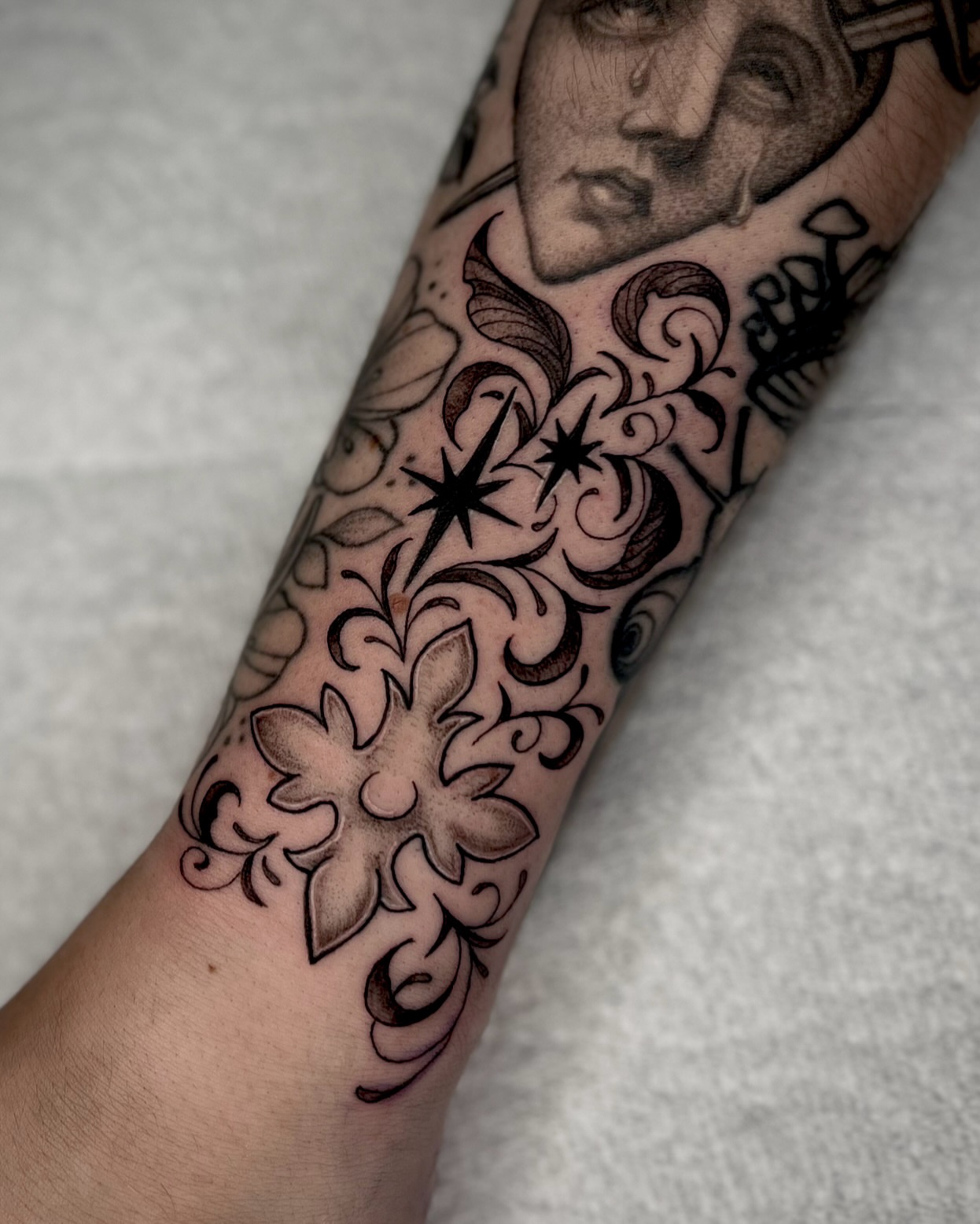 Tattoo by @olympe_ktattoos — black_and_grey, ornamental