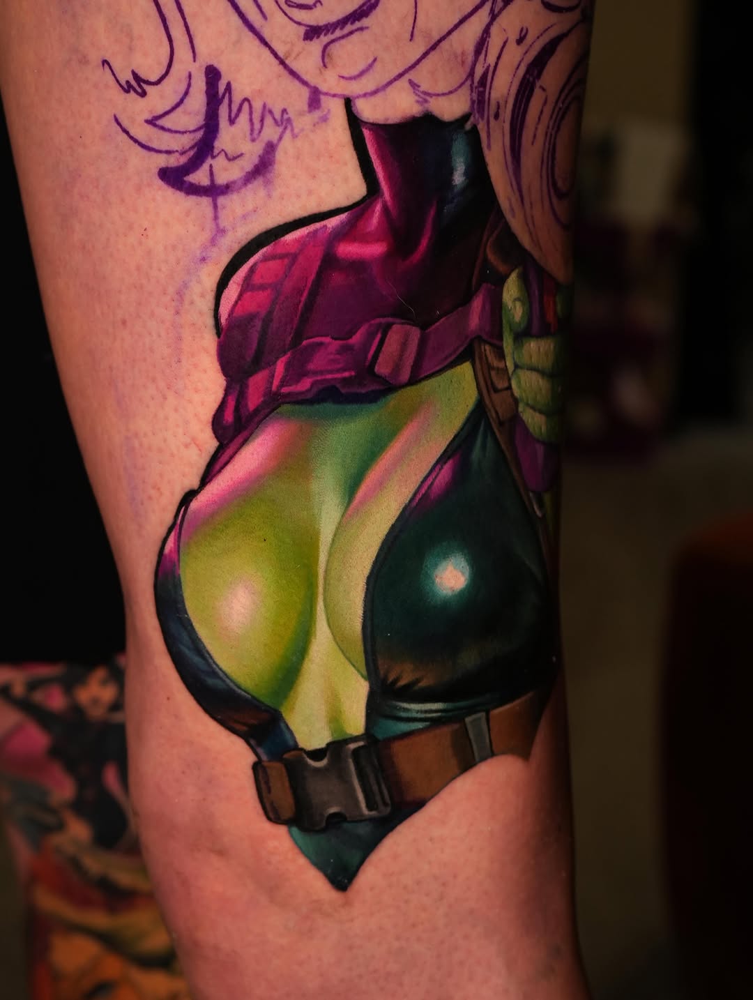 Comic book character torso realism tattoo on the thigh by Daria Pirojenko
