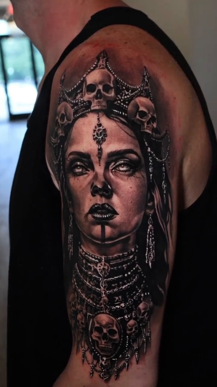 Realism tattoo on the shoulder by Jesus Bravo
