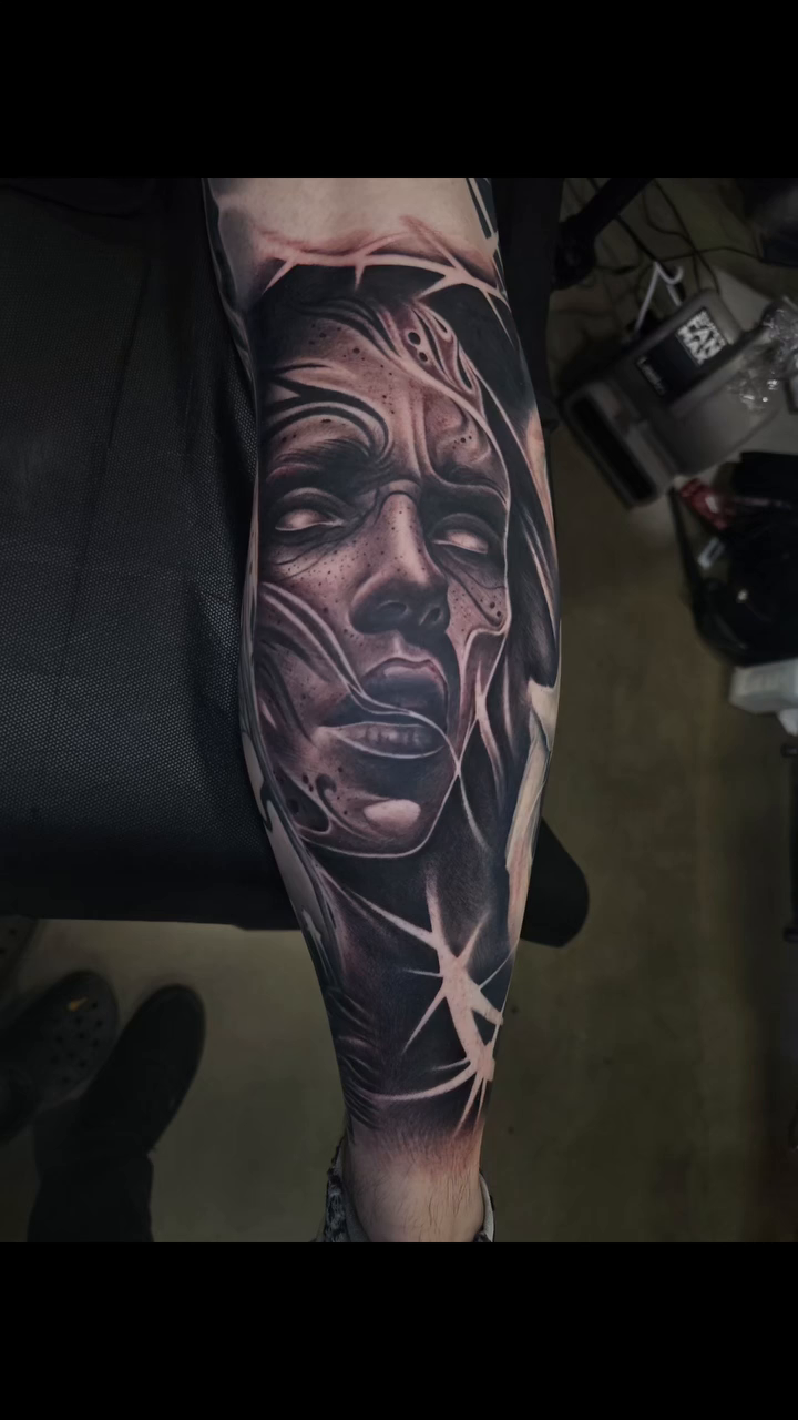 Tattoo by @ericbadantattoos โ realism, black_and_grey